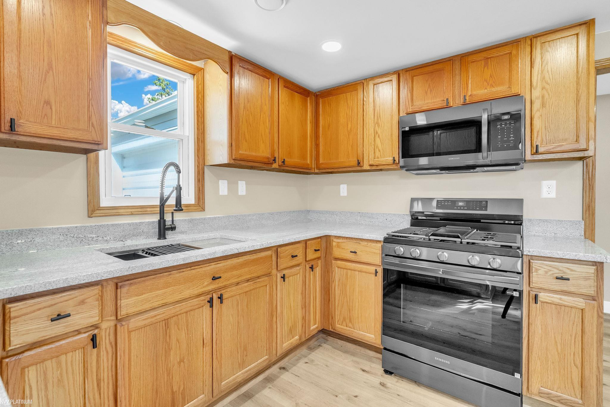 922 16th Street, Port Huron, MI 48060 — Photo 5
