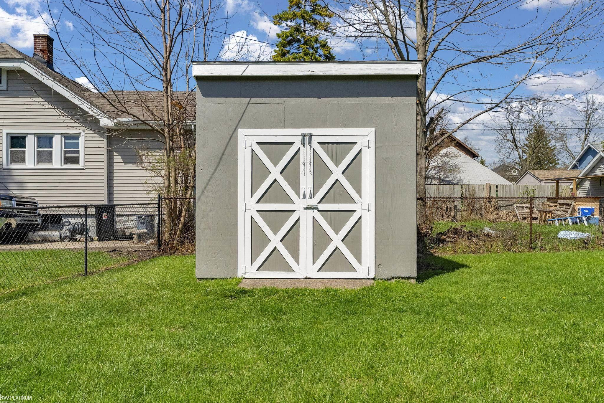 922 16th Street, Port Huron, MI 48060 — Photo 14