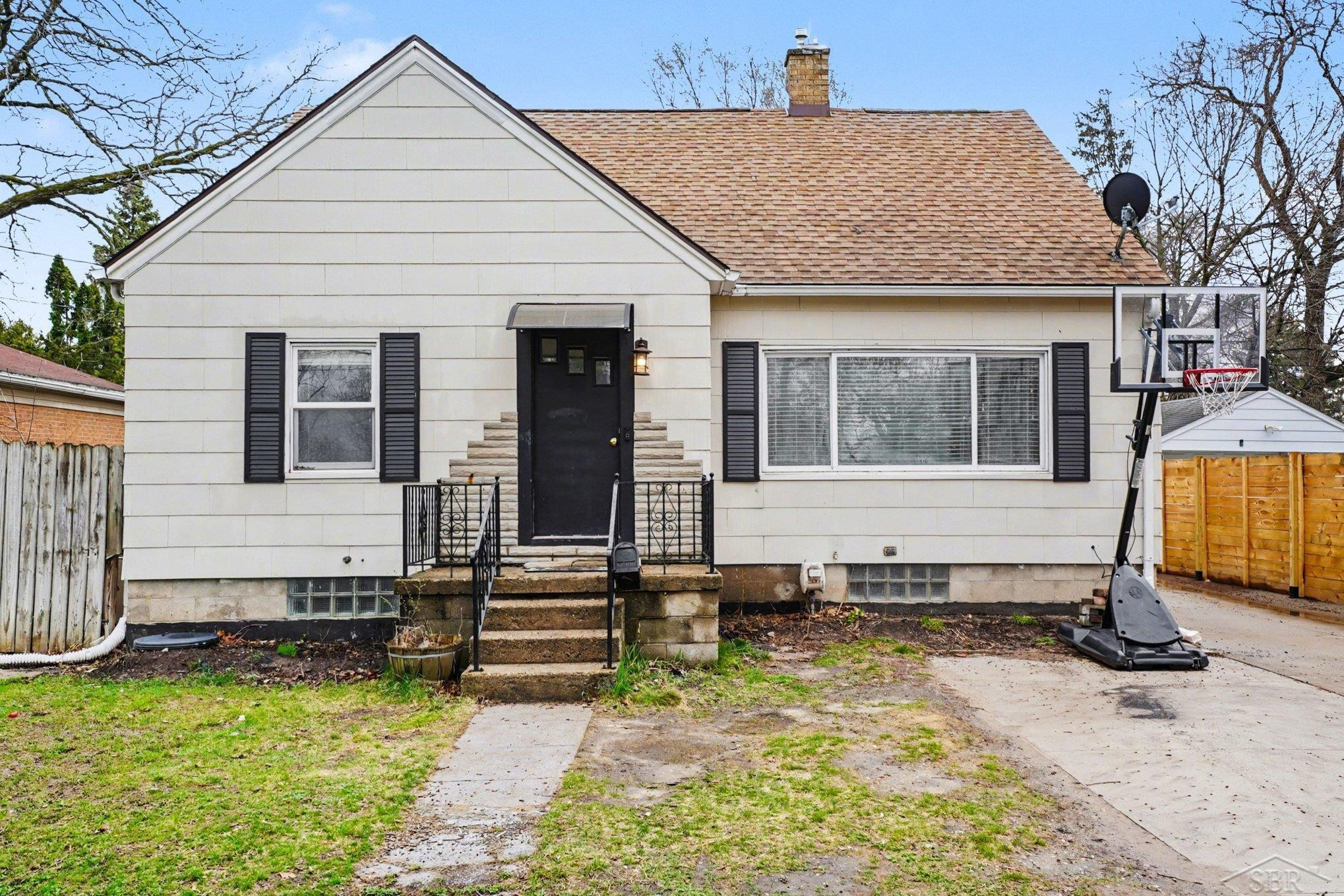 402 Patterson Avenue, Bay City, MI 48706 — Photo 2