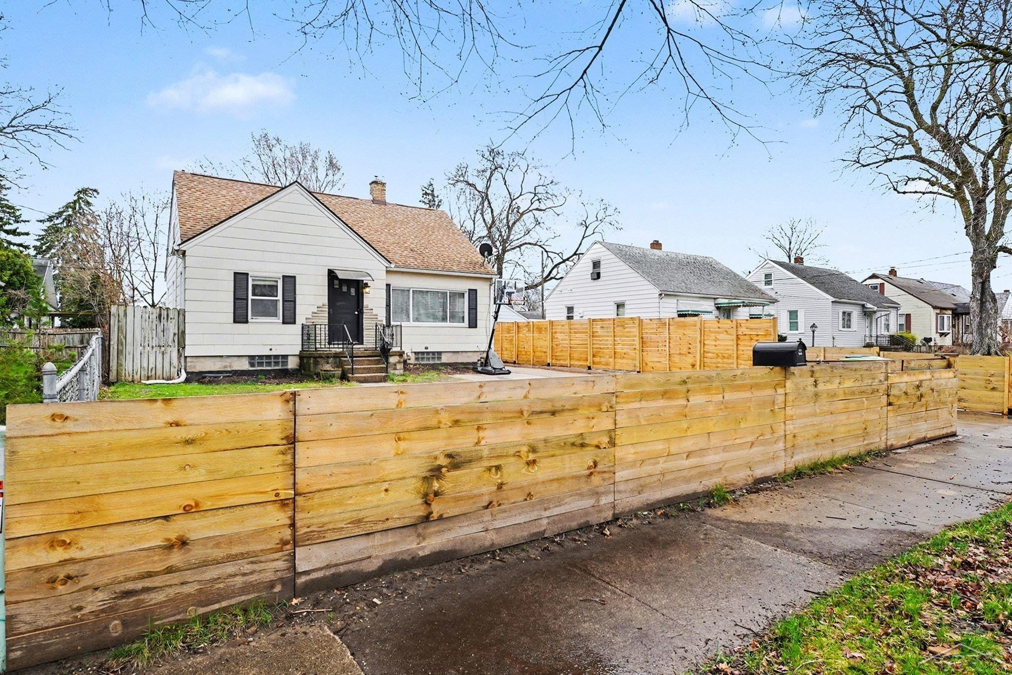 402 Patterson Avenue, Bay City, MI 48706 — Photo 3