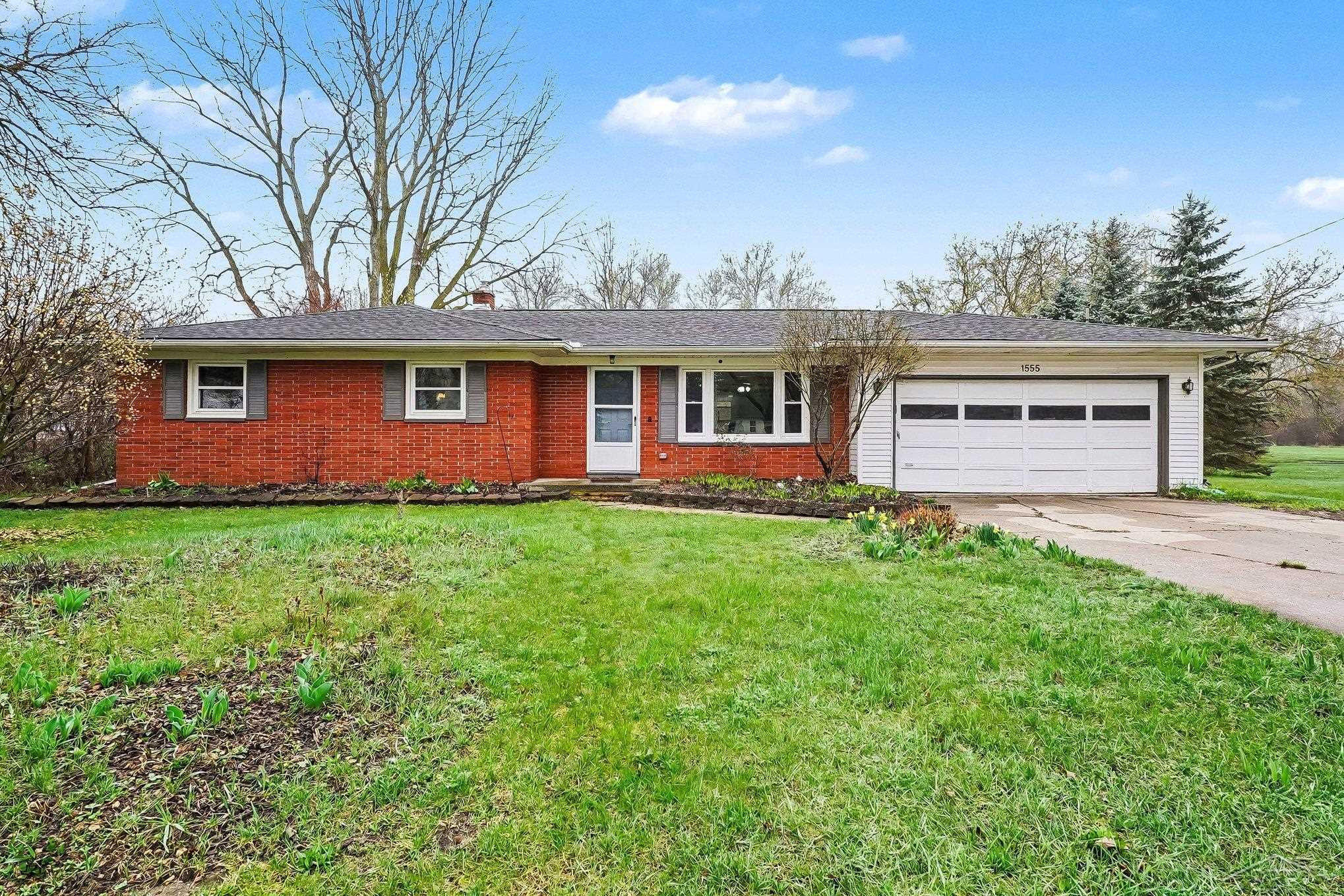 1555 Schust Road, Saginaw, MI 48604 — front exterior