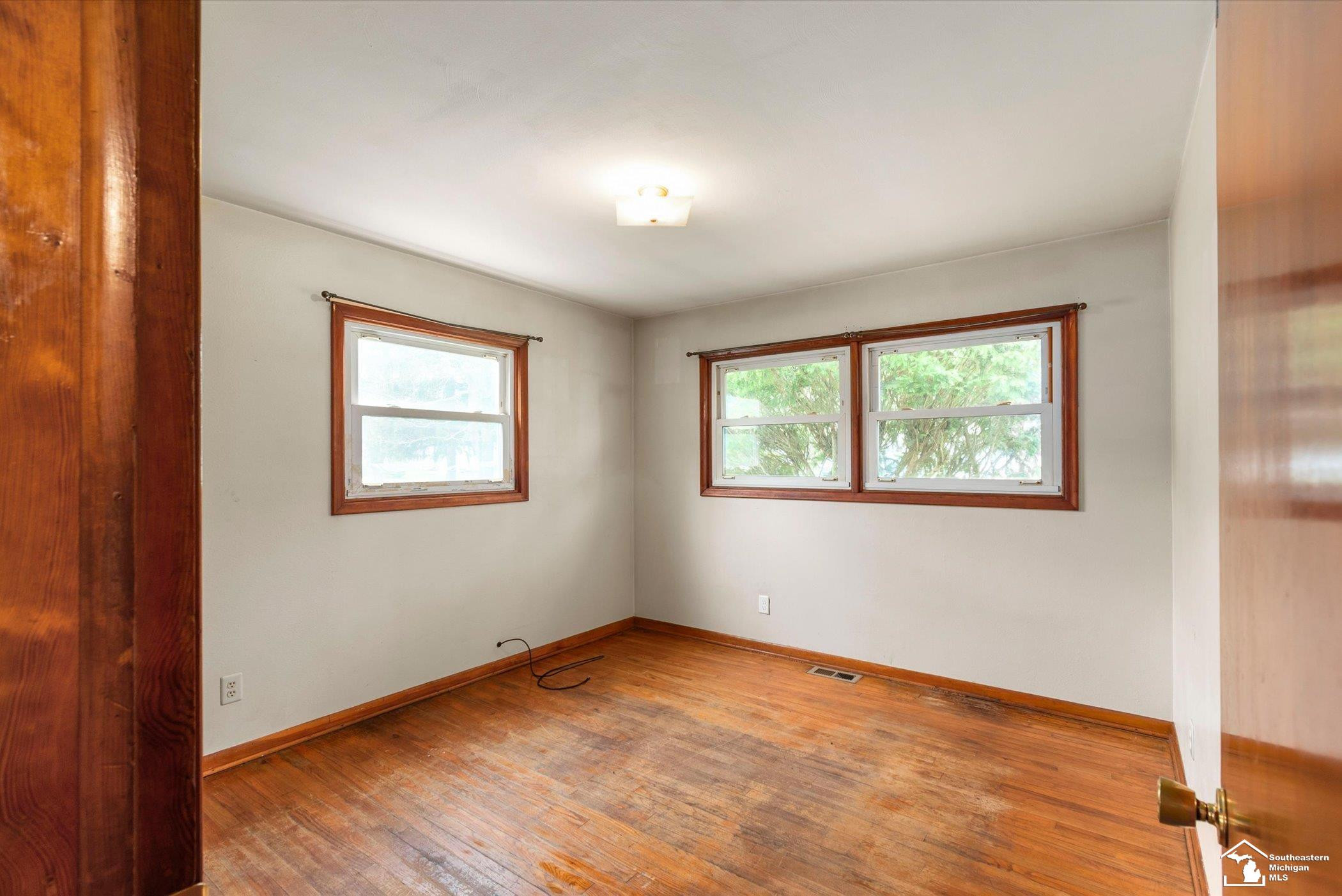 8898 Woodside Drive, Temperance, MI 48182 — Photo 15
