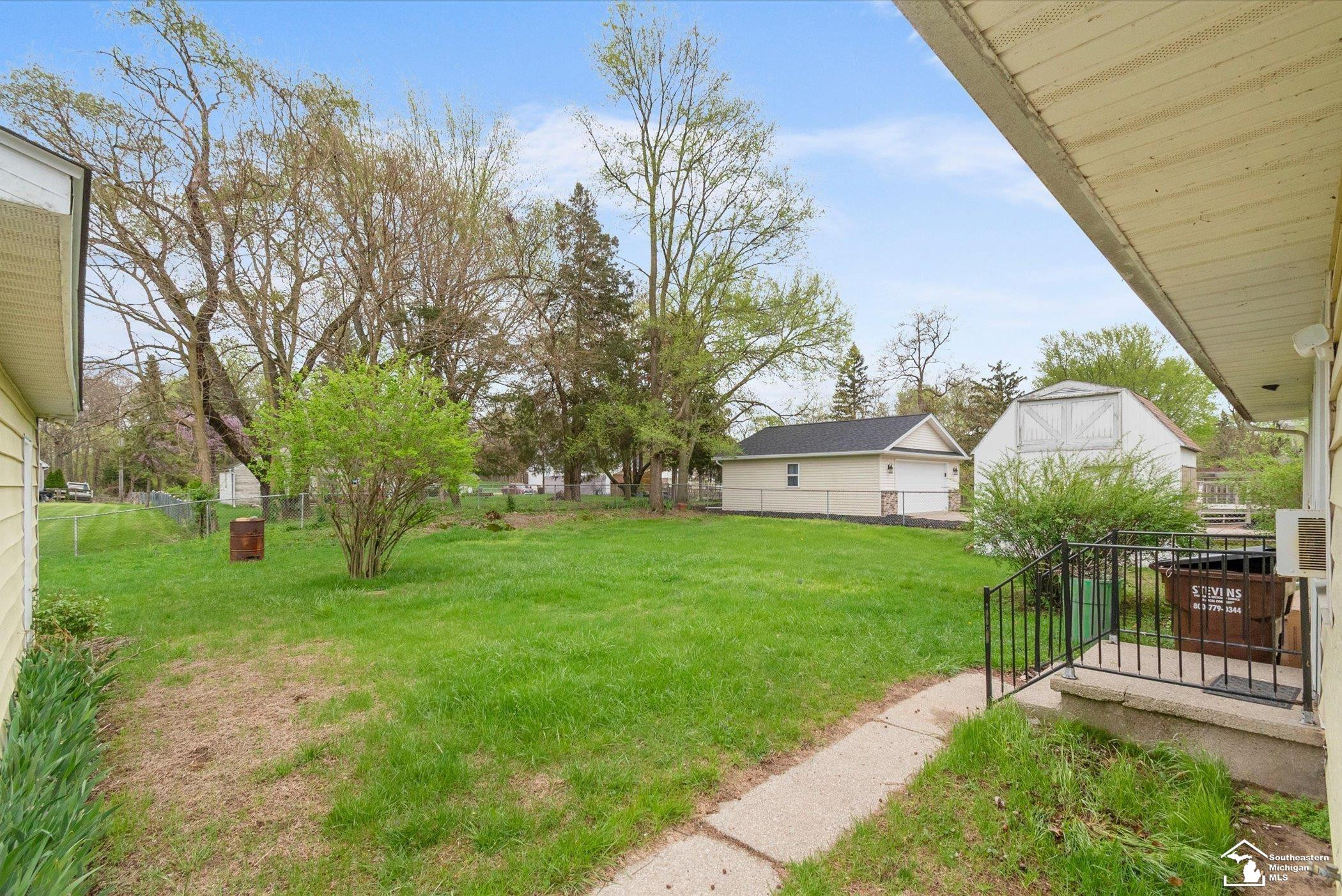 8898 Woodside Drive, Temperance, MI 48182 — Photo 17