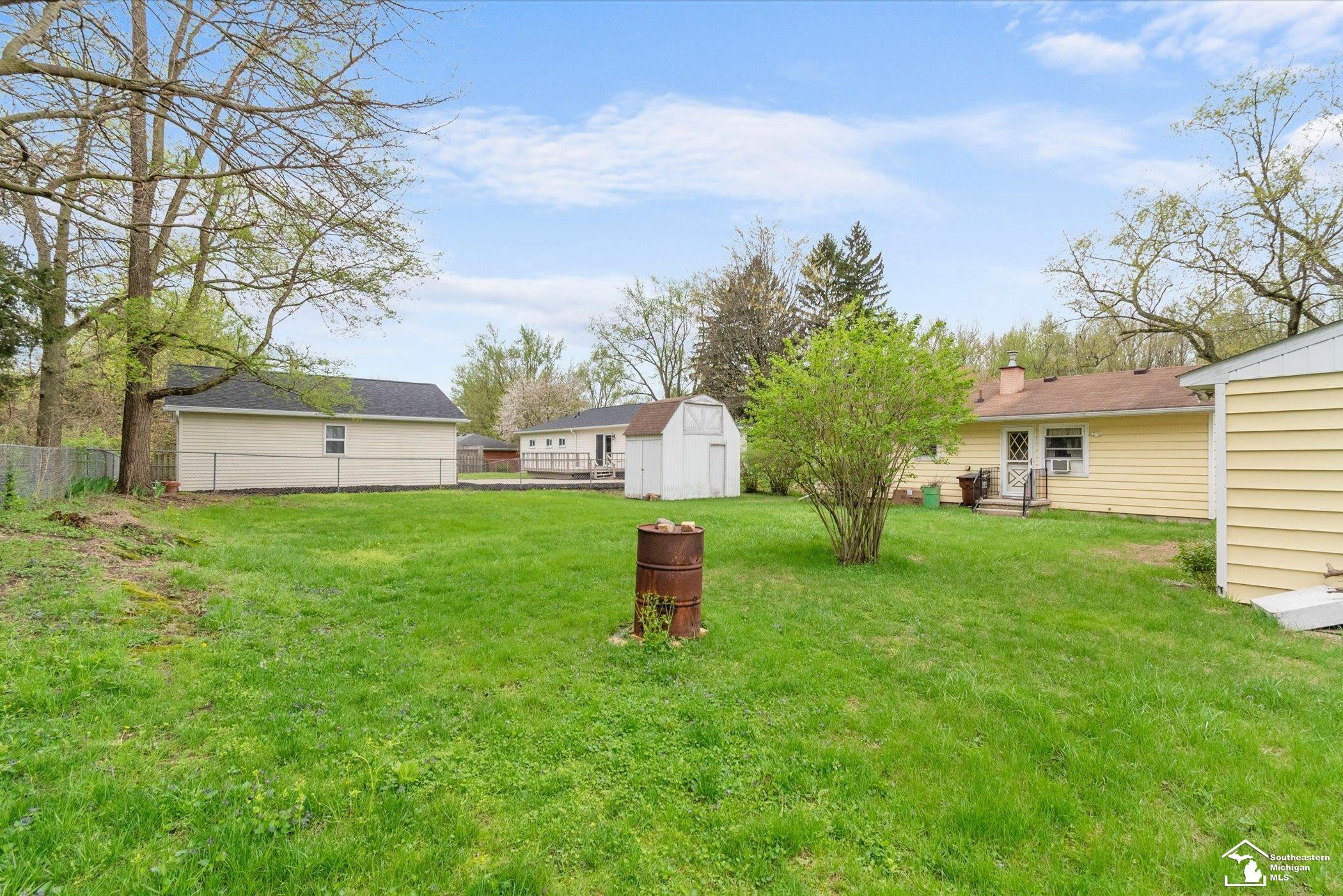 8898 Woodside Drive, Temperance, MI 48182 — Photo 18