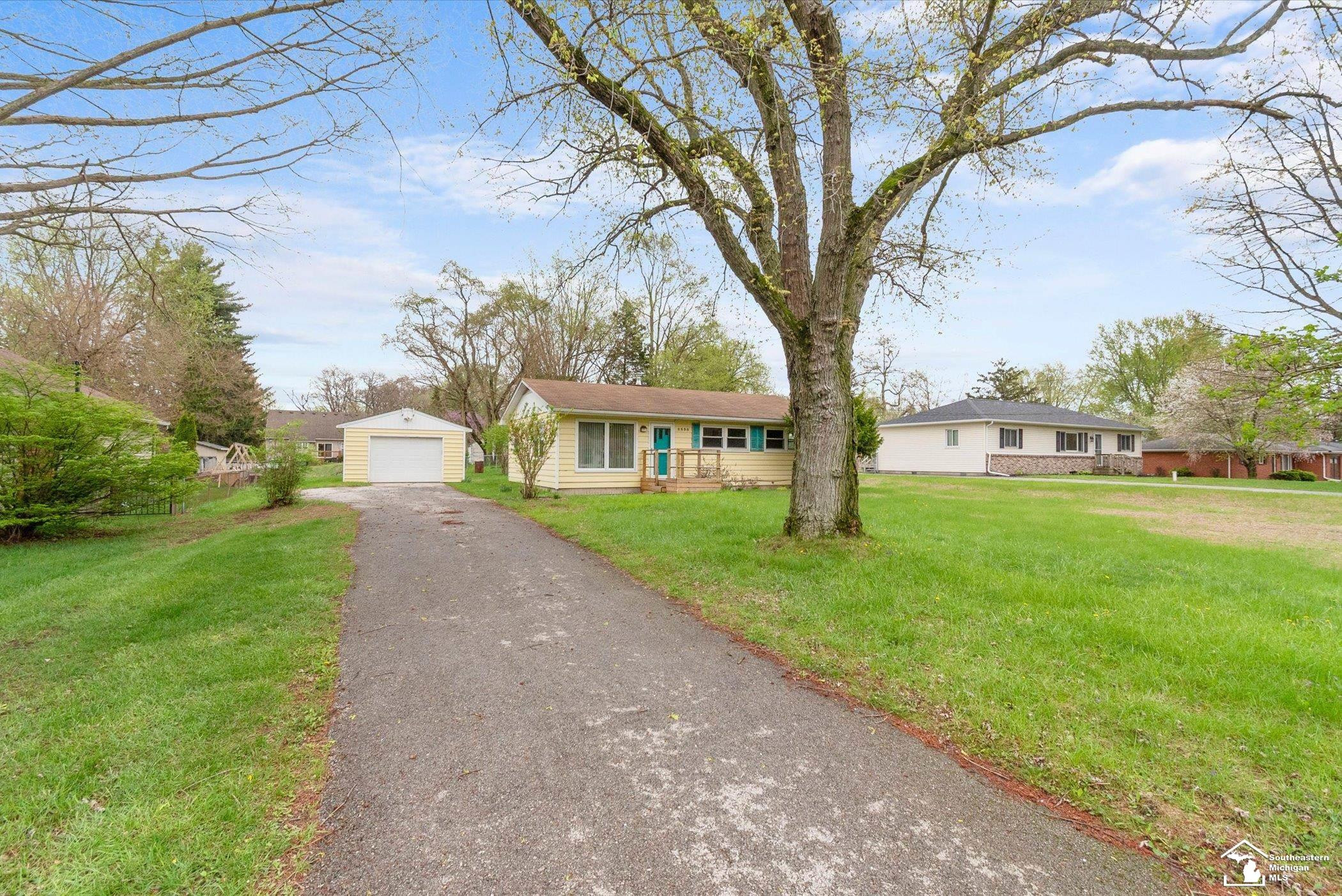8898 Woodside Drive, Temperance, MI 48182 — Photo 2