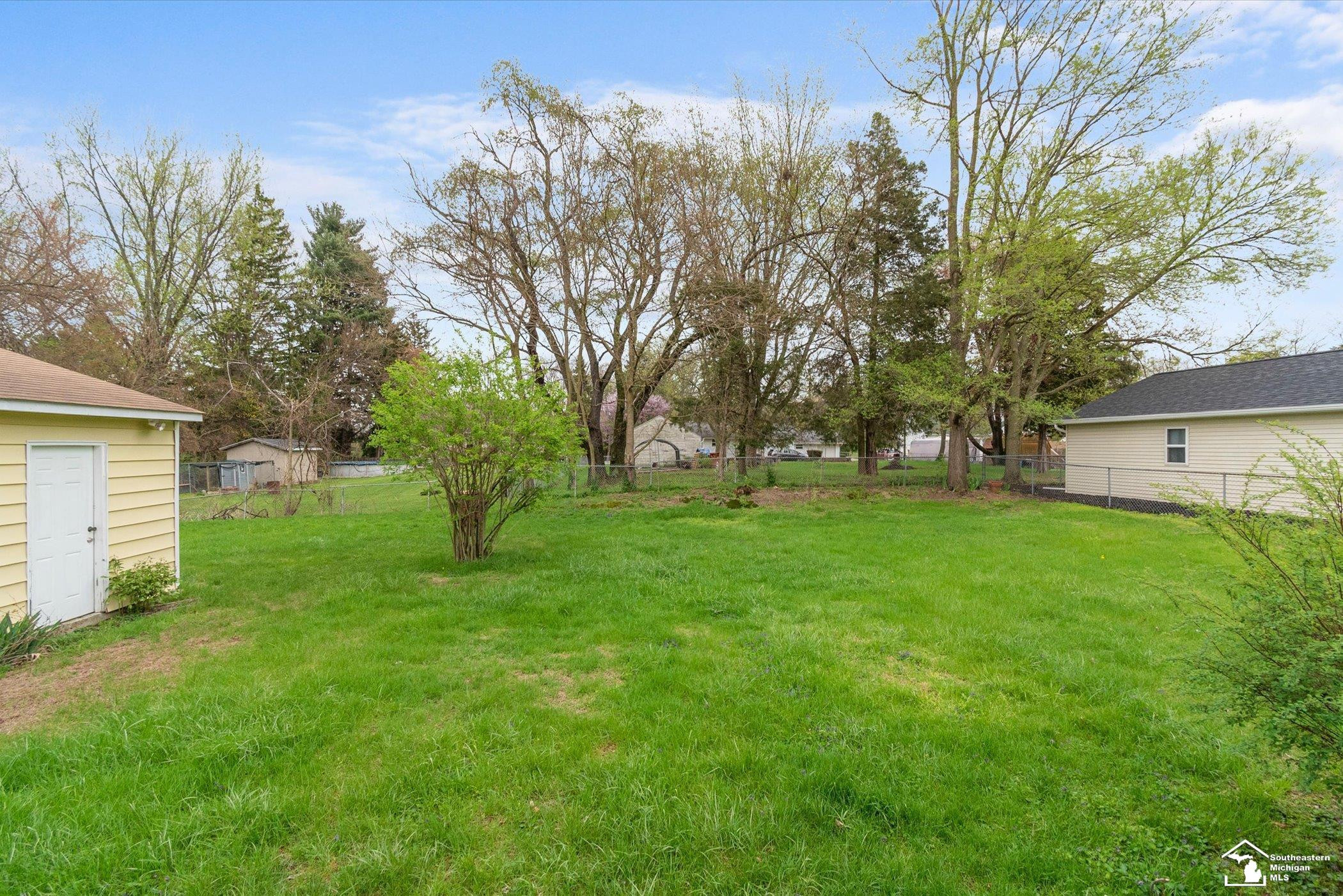 8898 Woodside Drive, Temperance, MI 48182 — Photo 3