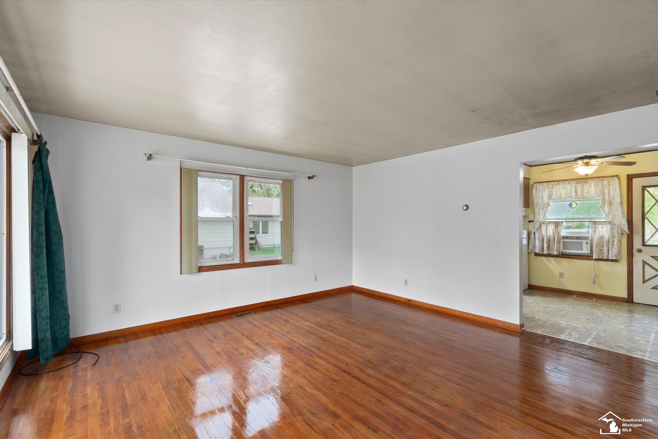 8898 Woodside Drive, Temperance, MI 48182 — Photo 5