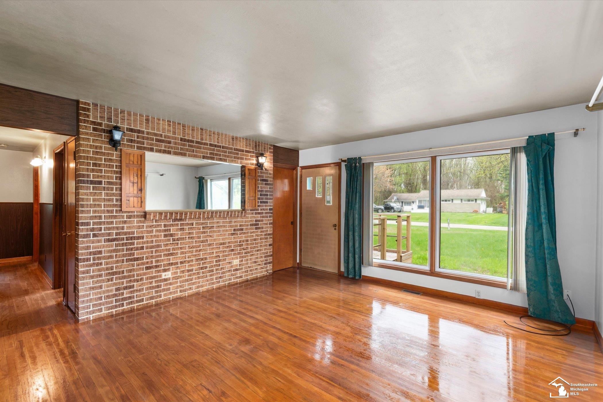 8898 Woodside Drive, Temperance, MI 48182 — Photo 6