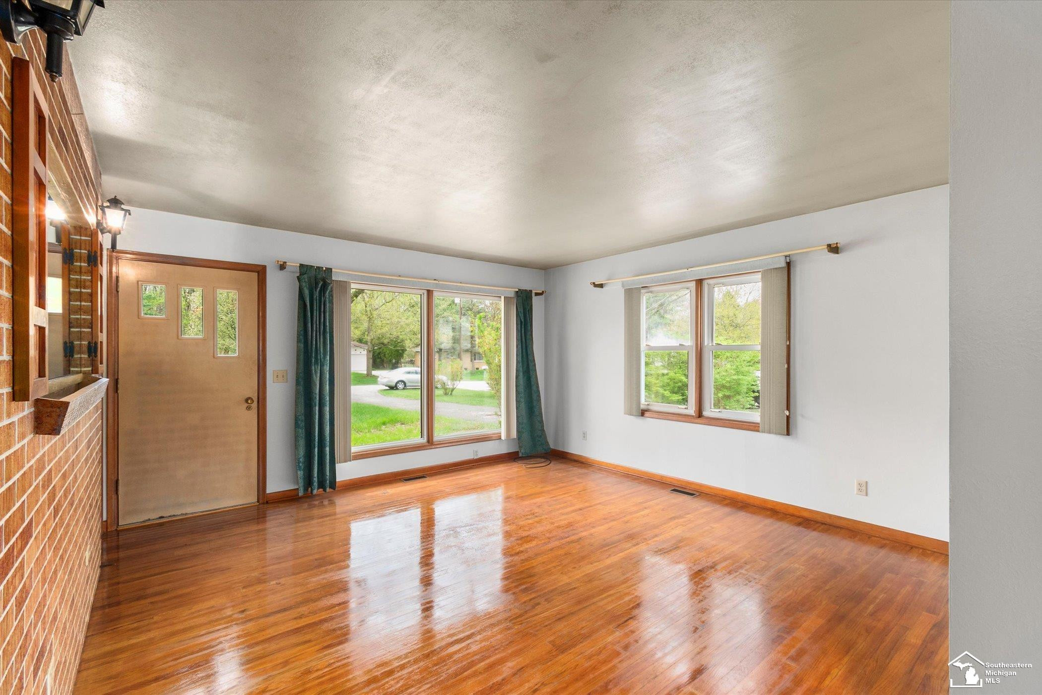 8898 Woodside Drive, Temperance, MI 48182 — Photo 7