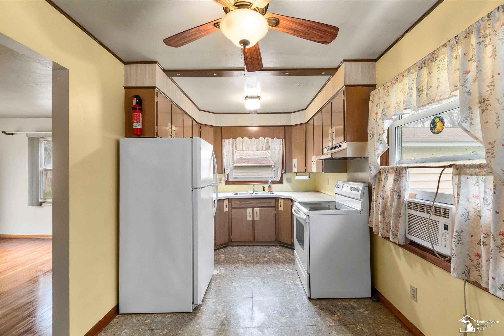 8898 Woodside Drive, Temperance, MI 48182 — Photo 8
