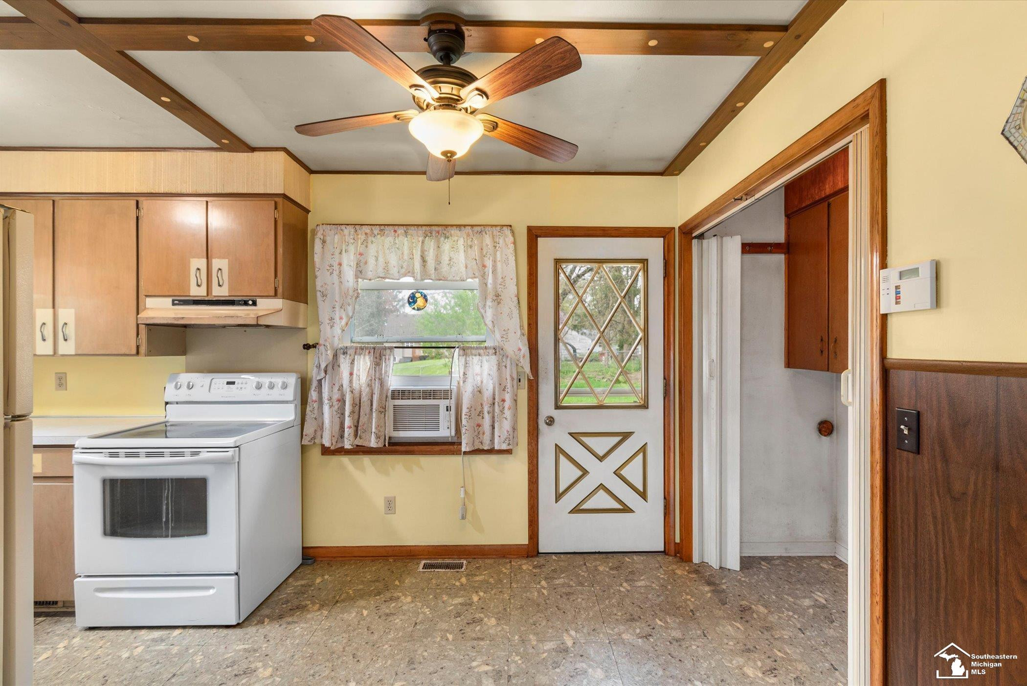 8898 Woodside Drive, Temperance, MI 48182 — Photo 9