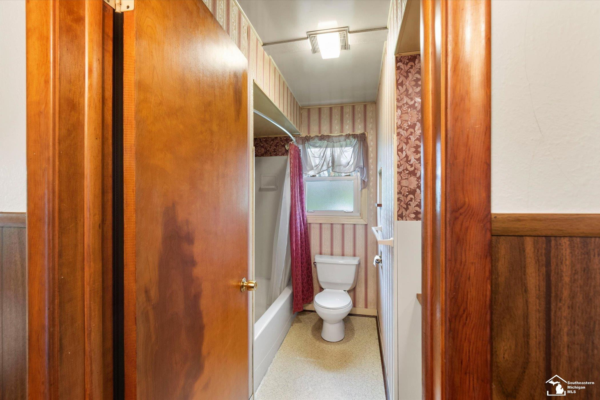 8898 Woodside Drive, Temperance, MI 48182 — Photo 12