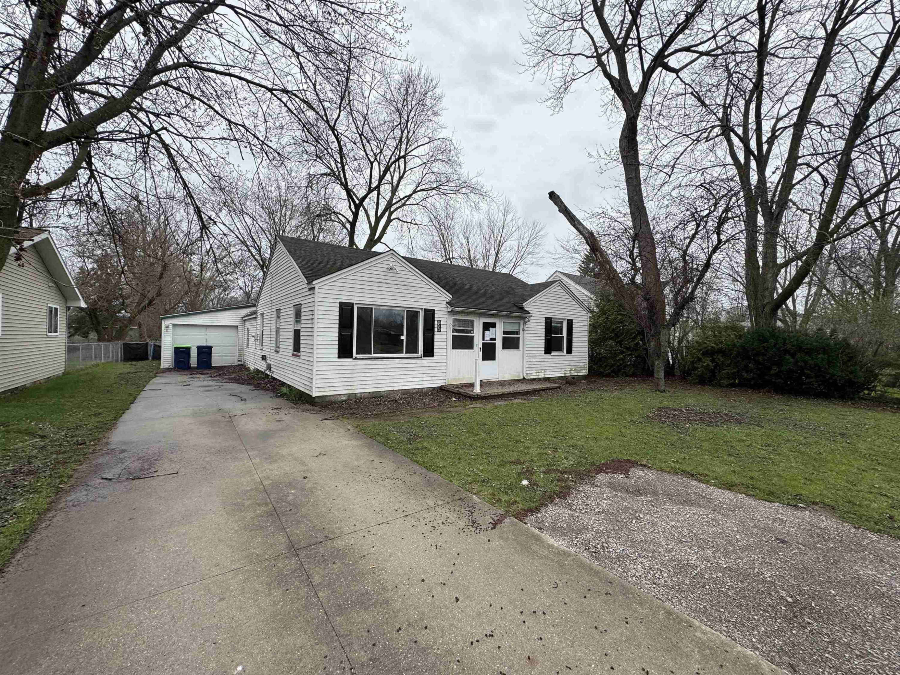 2335 Shattuck Road, Saginaw, MI 48603 — Photo 2