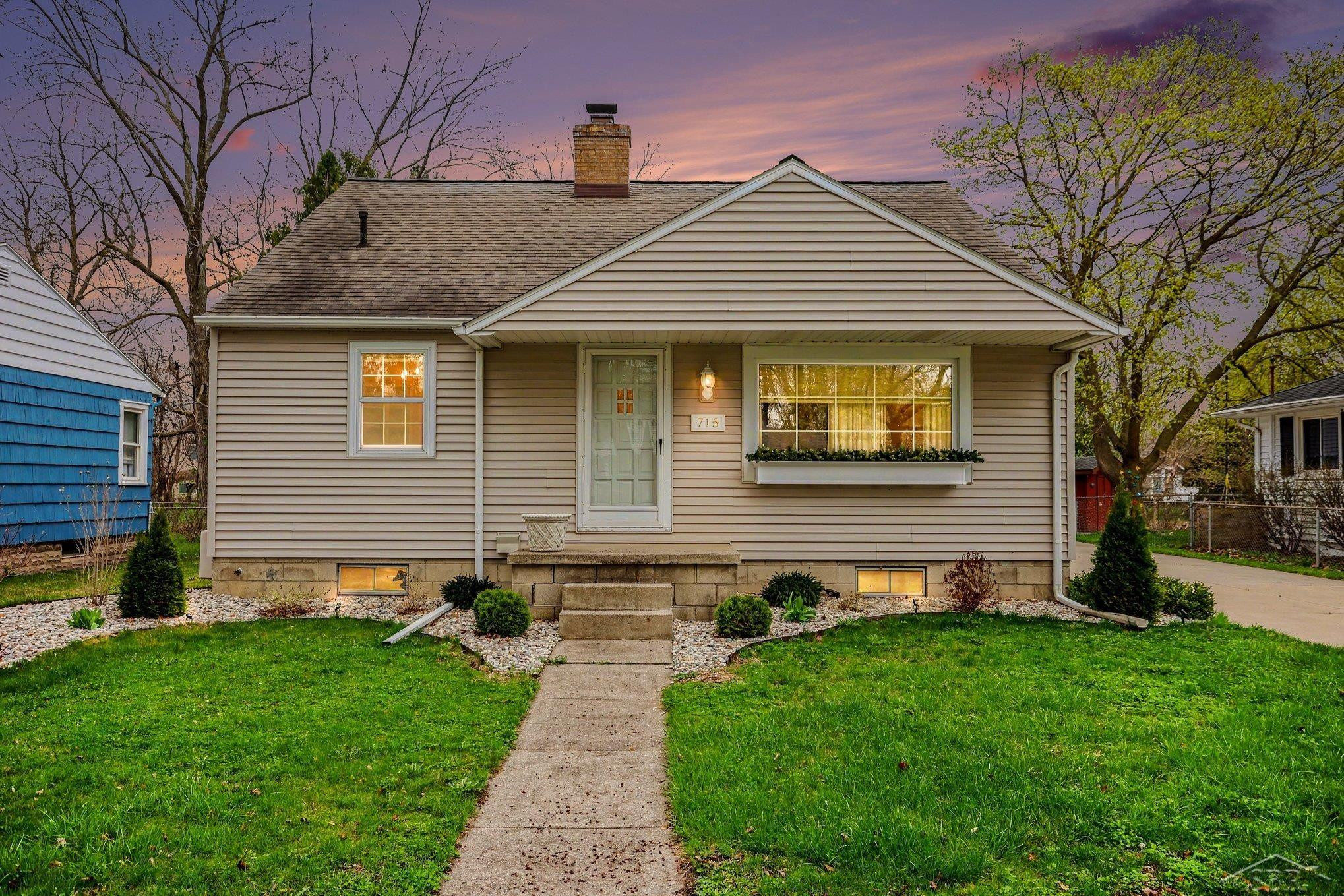 715 Maple Street, Essexville, MI 48732 — front exterior