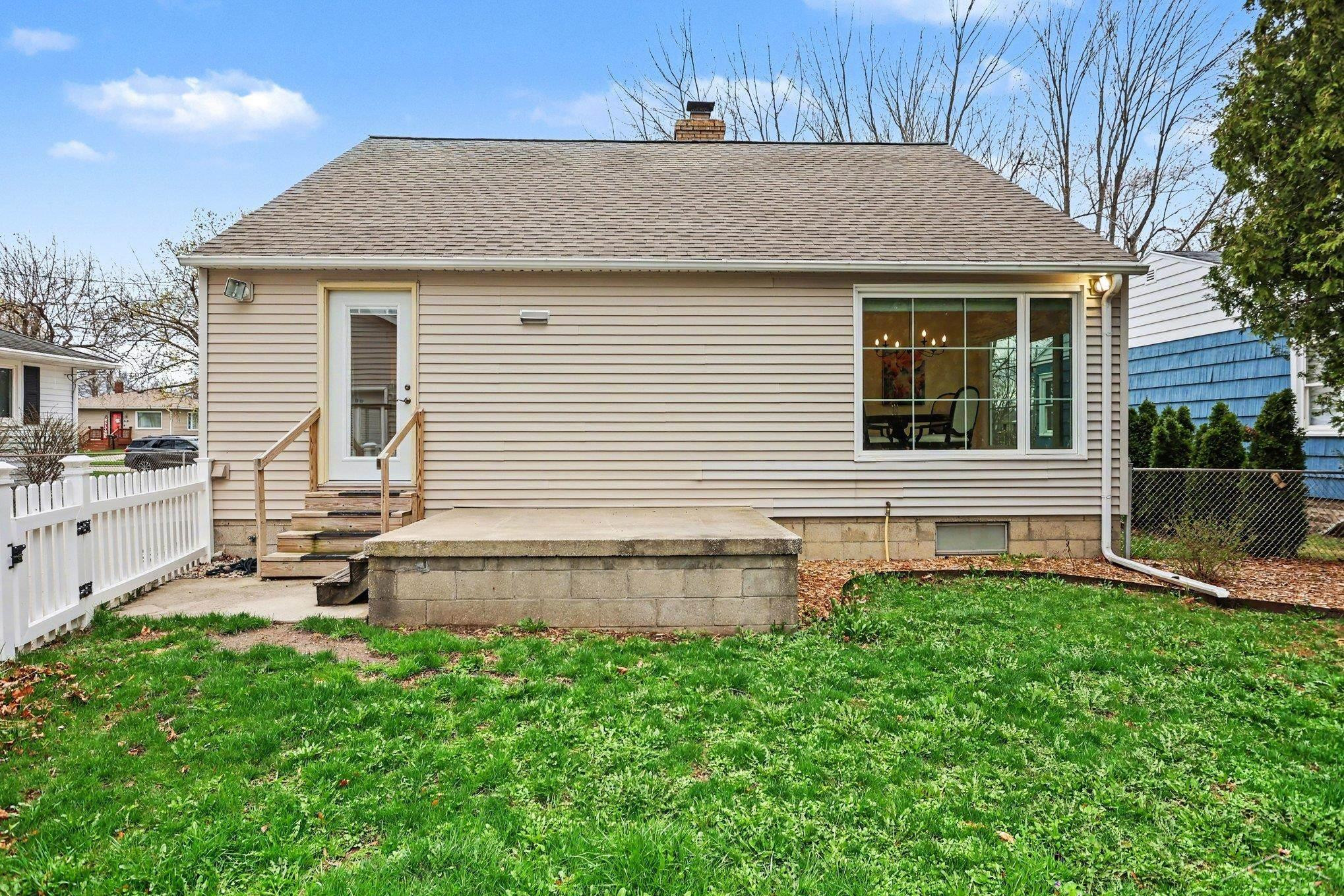 715 Maple Street, Essexville, MI 48732 — Photo 15