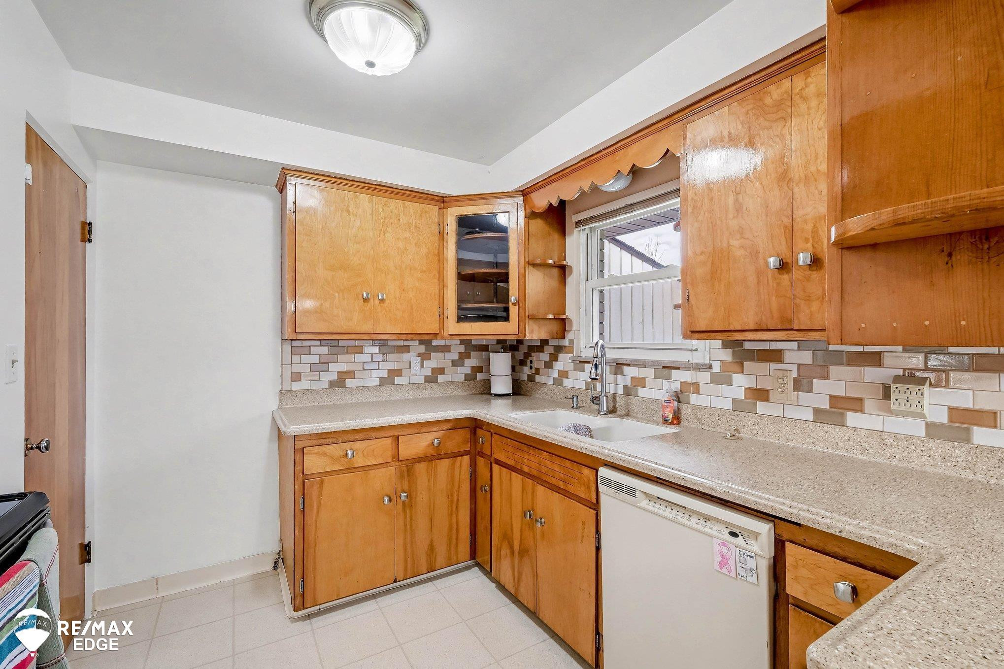 3005 Lanning Drive, MI 48506 — Photo 8