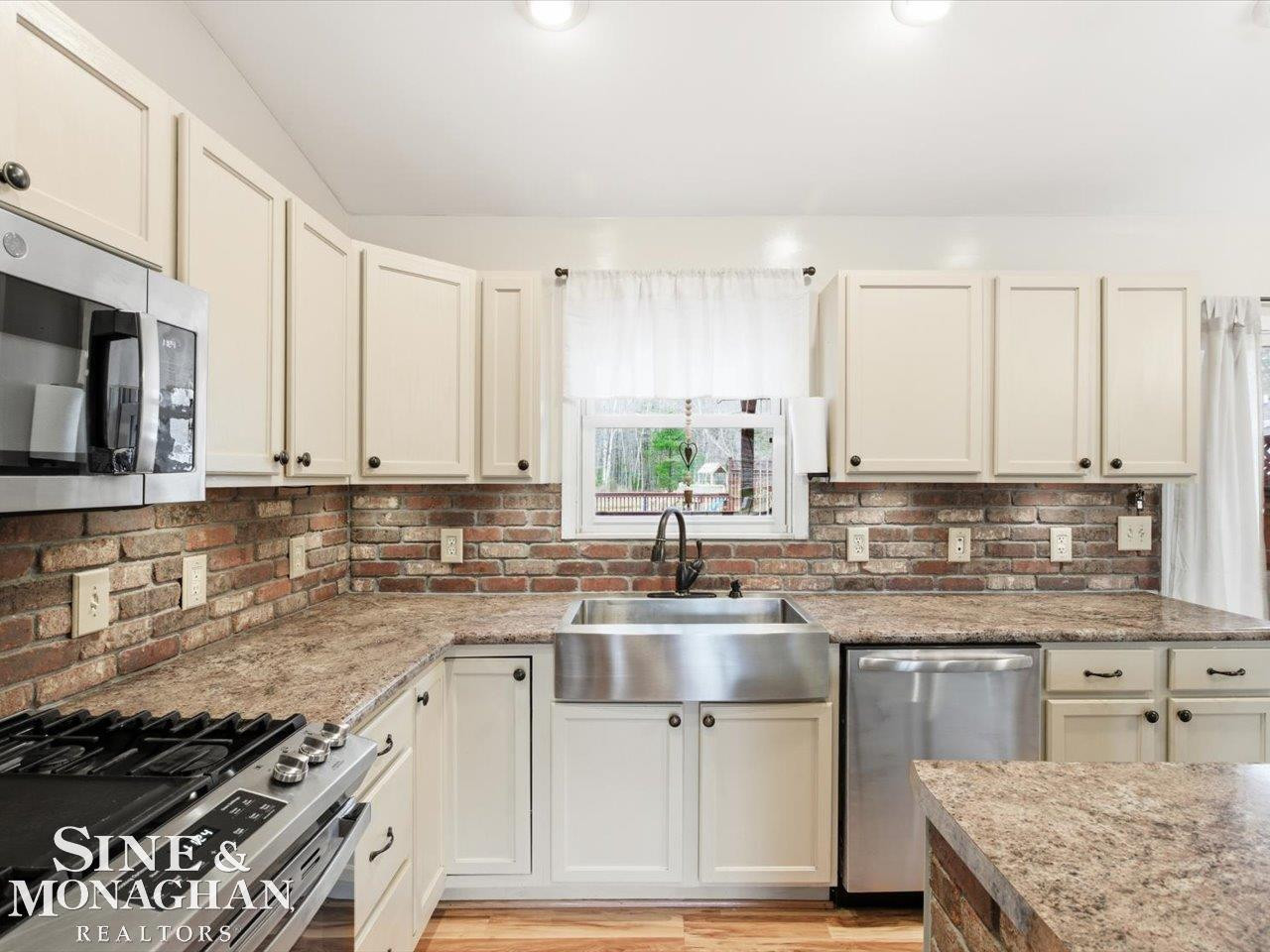 6065 Lapeer Road, Kimball, MI — Photo 12