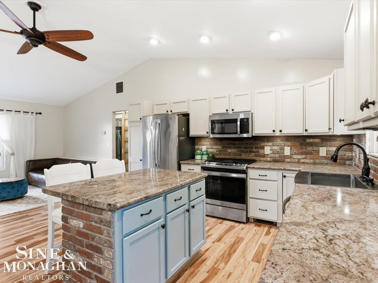 6065 Lapeer Road, Kimball, MI — Photo 13