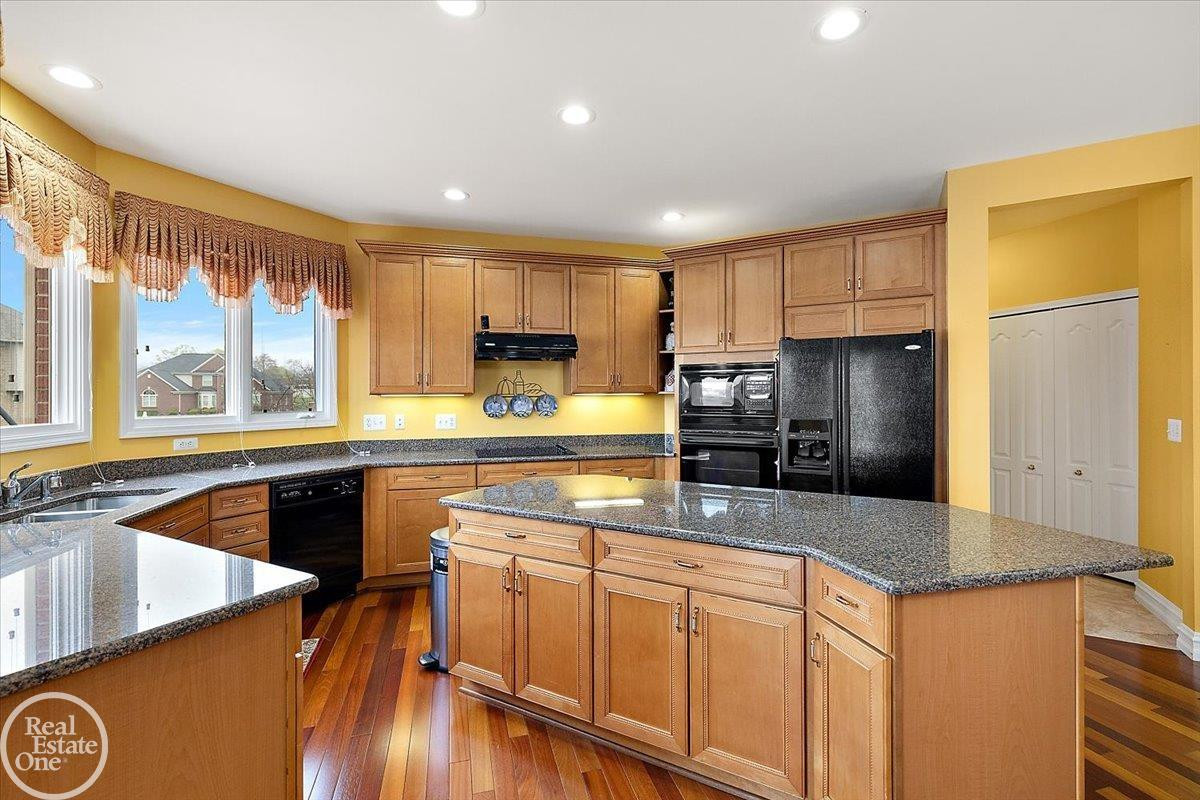 51577 Merry Lane, Shelby Twp, MI 48316 — Photo 16