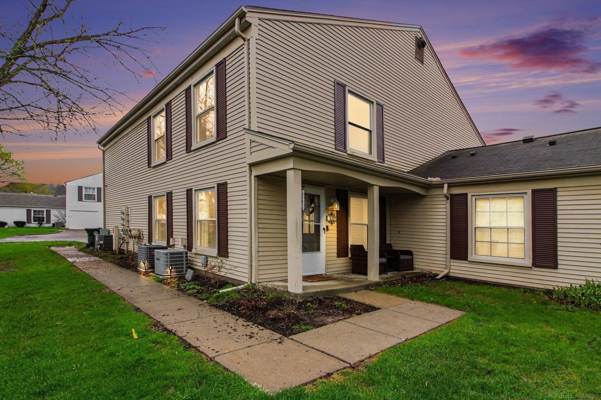 2914 Meadowbrook Ct Court, Lake Orion, MI — front exterior