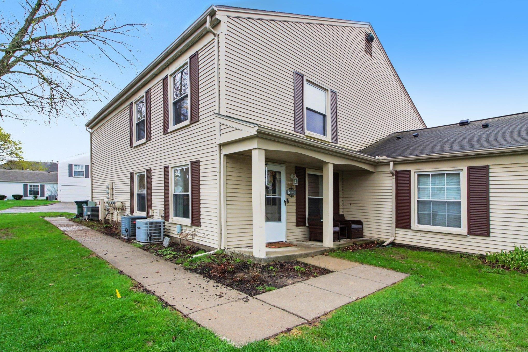 2914 Meadowbrook Ct Court, Lake Orion, MI — Photo 2