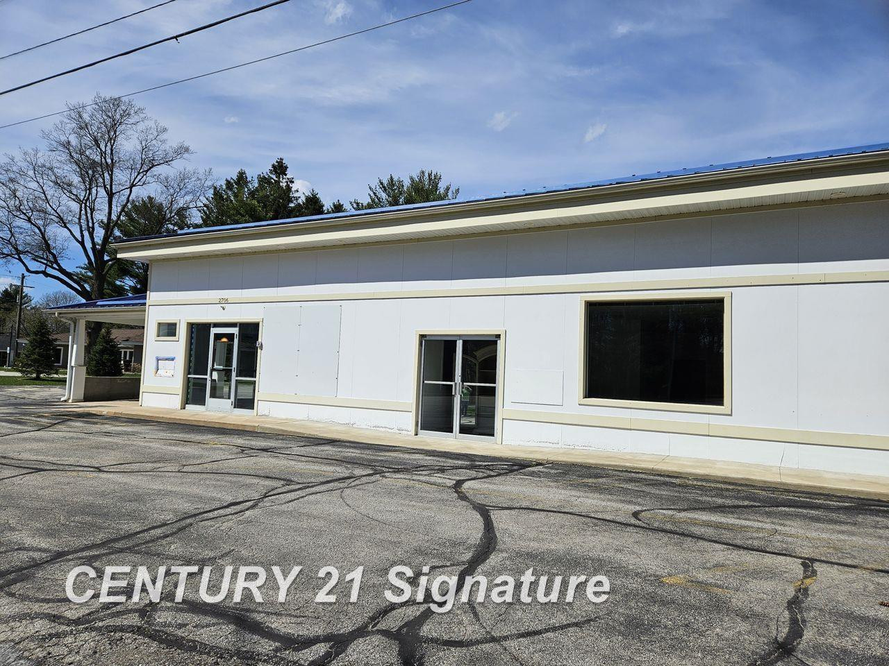 2706 N Saginaw Road, Midland, MI 48640 — Photo 2