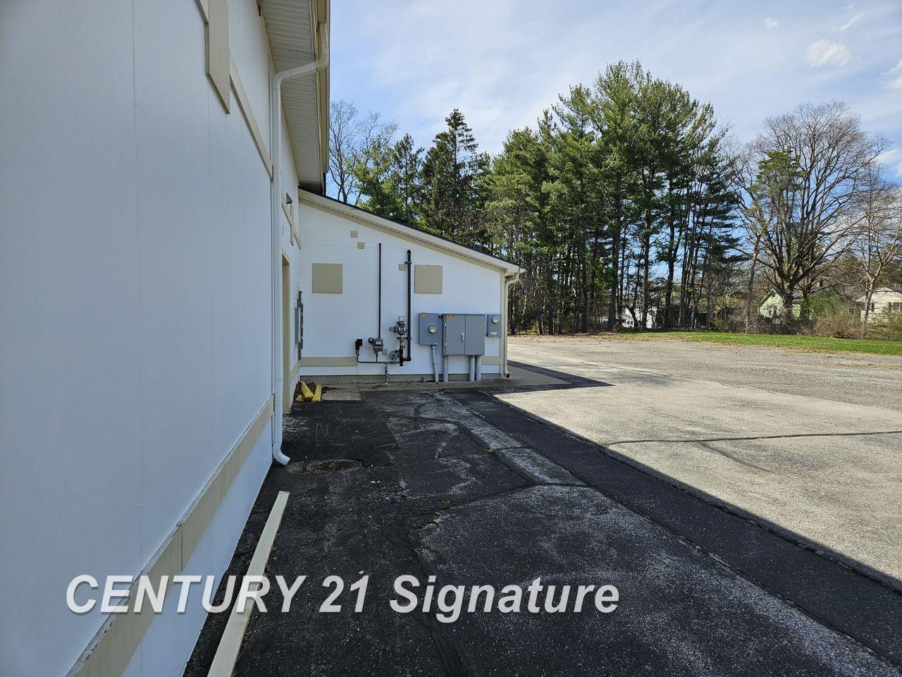 2706 N Saginaw Road, Midland, MI 48640 — Photo 19