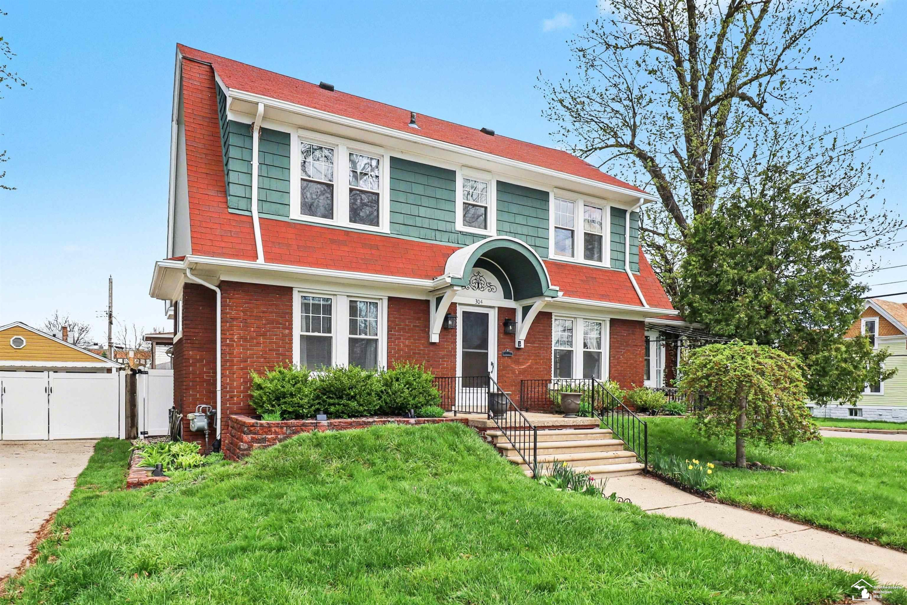304 Chestnut Street, Wyandotte, MI 48192 — Photo 2