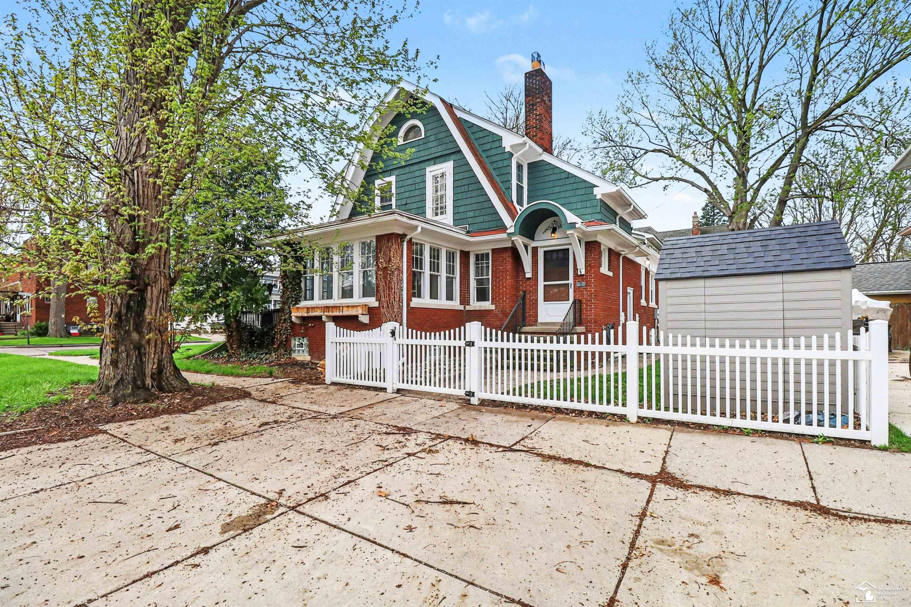 304 Chestnut Street, Wyandotte, MI 48192 — Photo 4