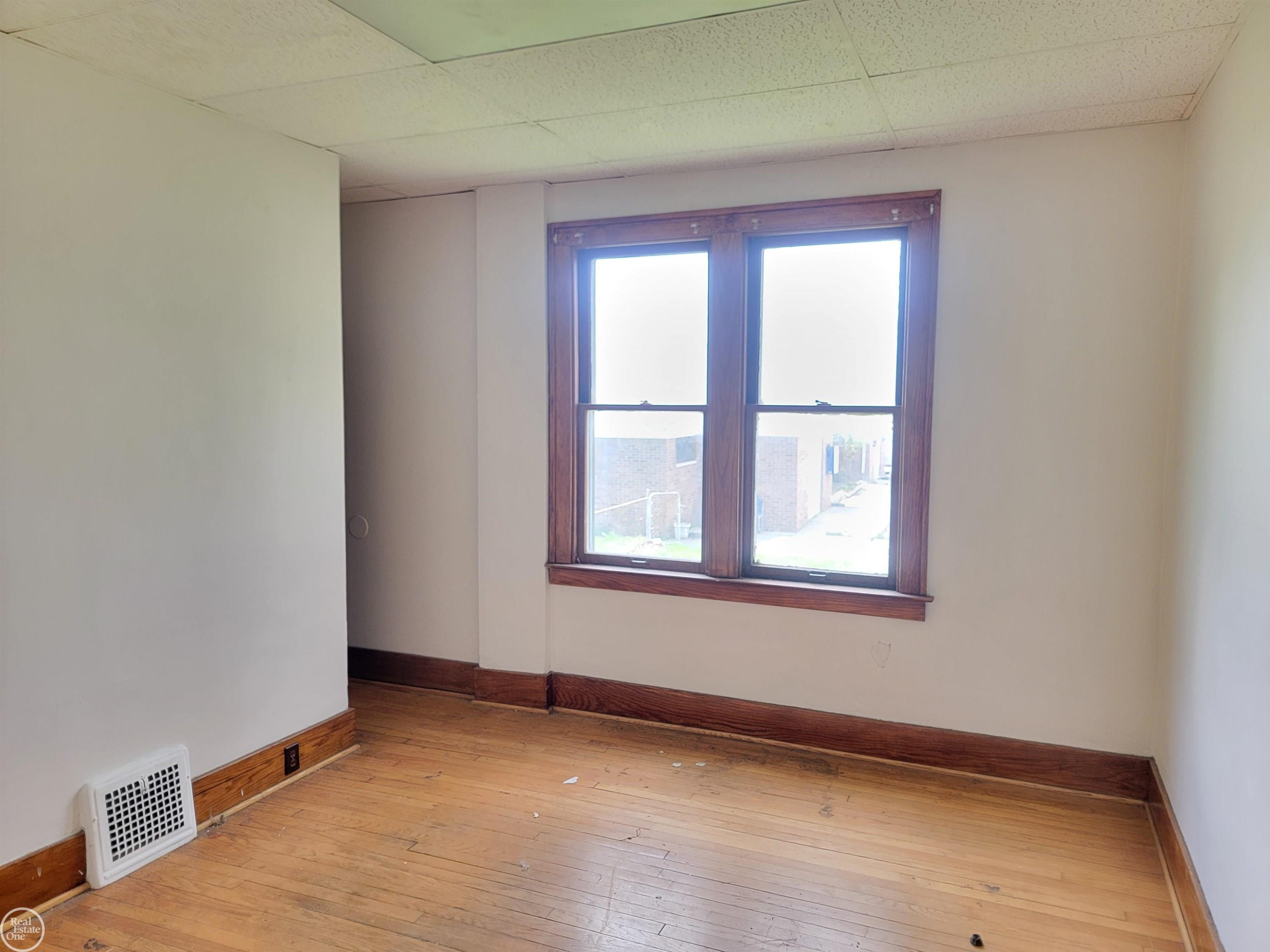 15350 E 10 Mile Road, Eastpointe, MI 48021 — Photo 8