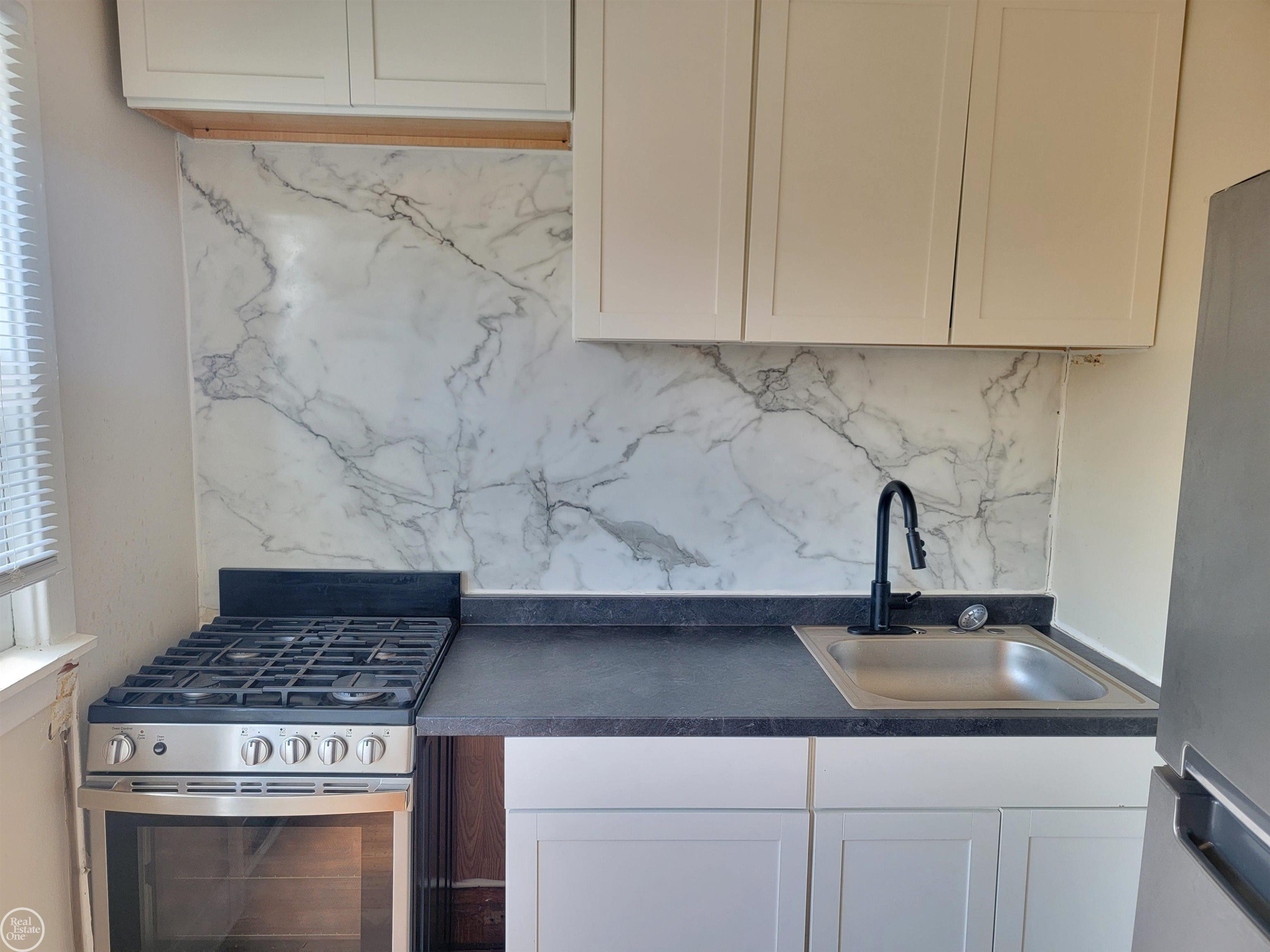 15350 E 10 Mile Road, Eastpointe, MI 48021 — Photo 10