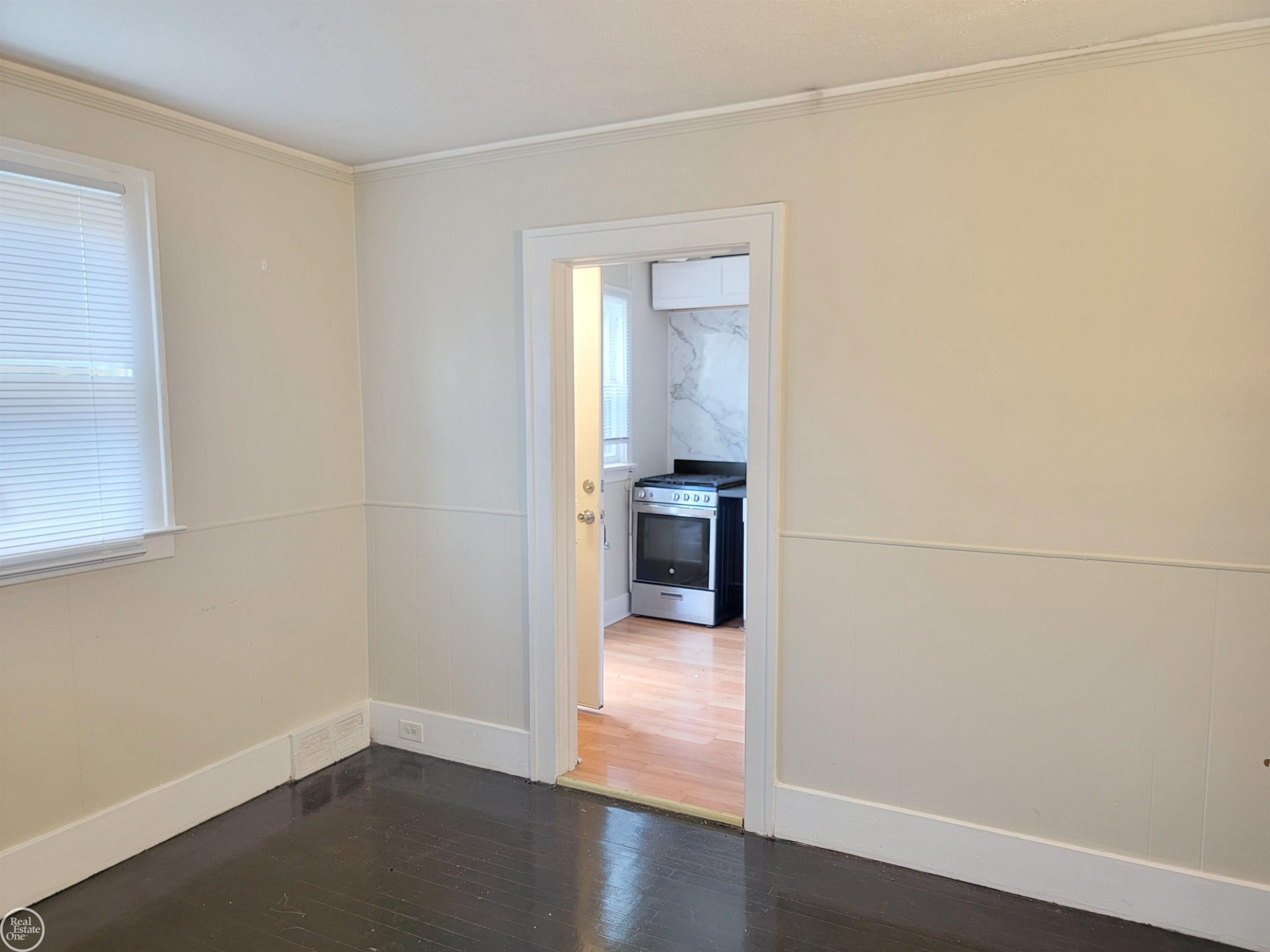 15350 E 10 Mile Road, Eastpointe, MI 48021 — Photo 16