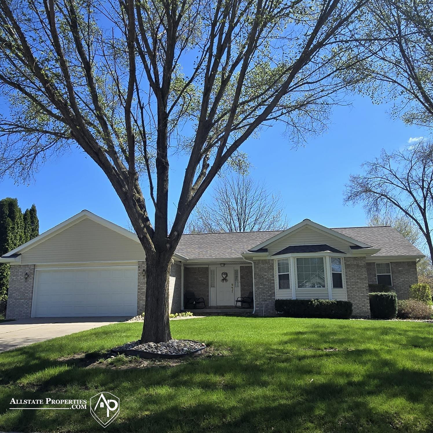 300 Carriage Way, Davison, MI 48423 — front exterior