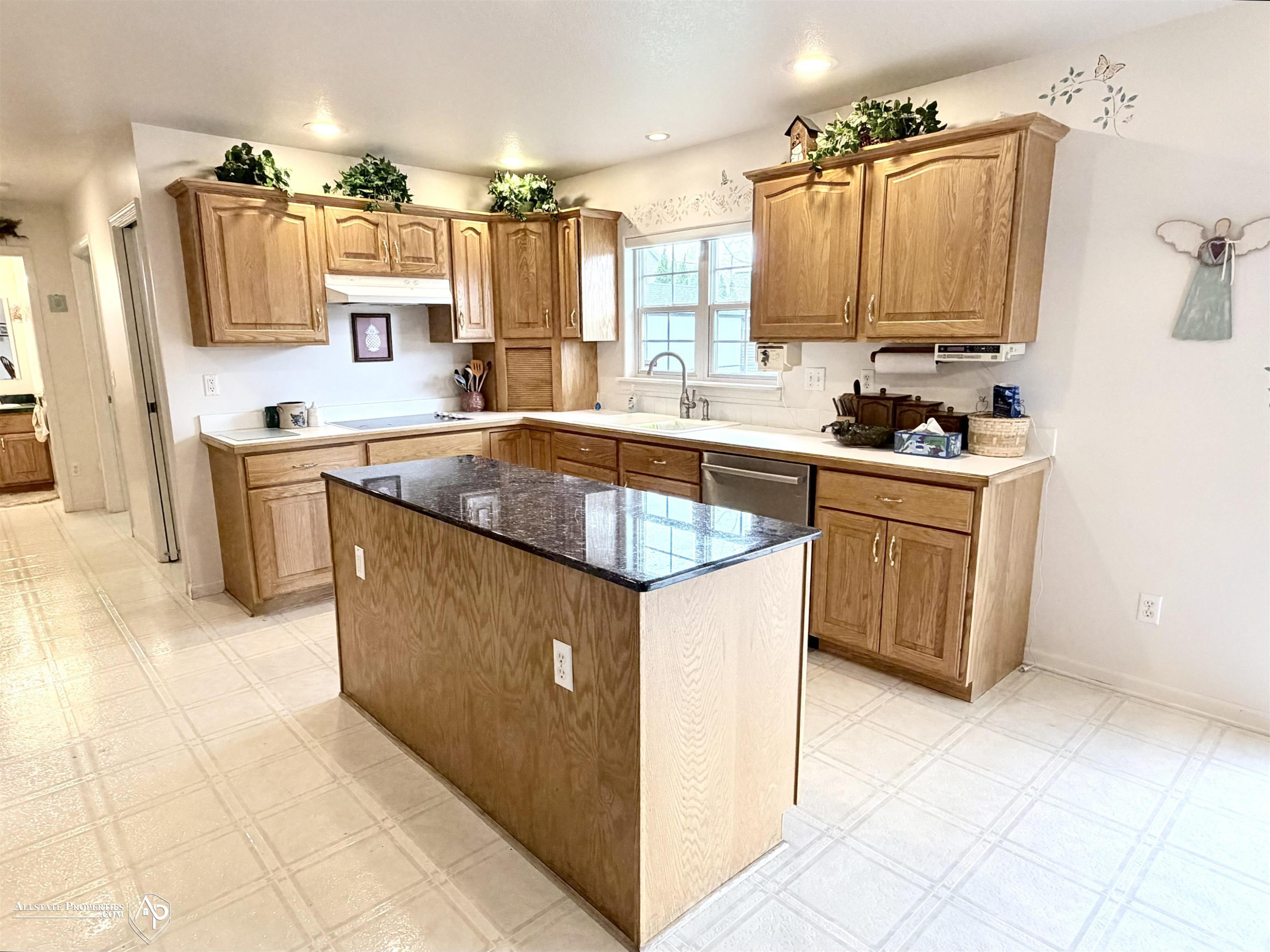 300 Carriage Way, Davison, MI 48423 — Photo 6