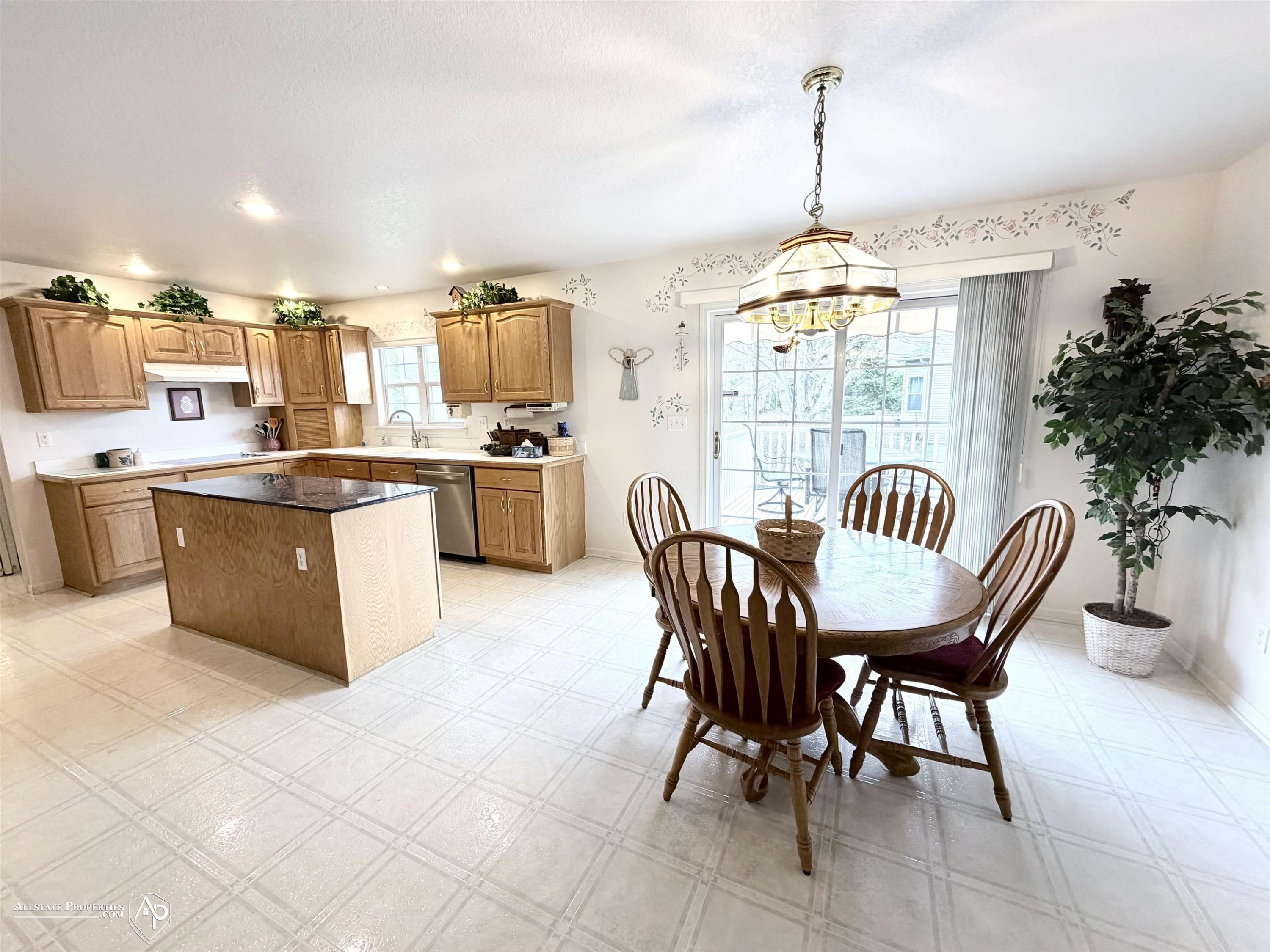 300 Carriage Way, Davison, MI 48423 — Photo 8