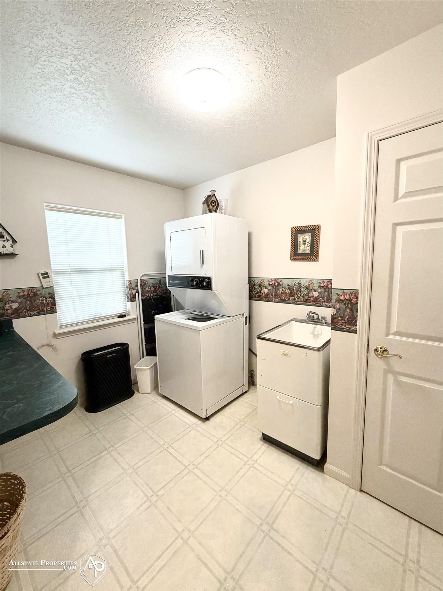 300 Carriage Way, Davison, MI 48423 — Photo 14