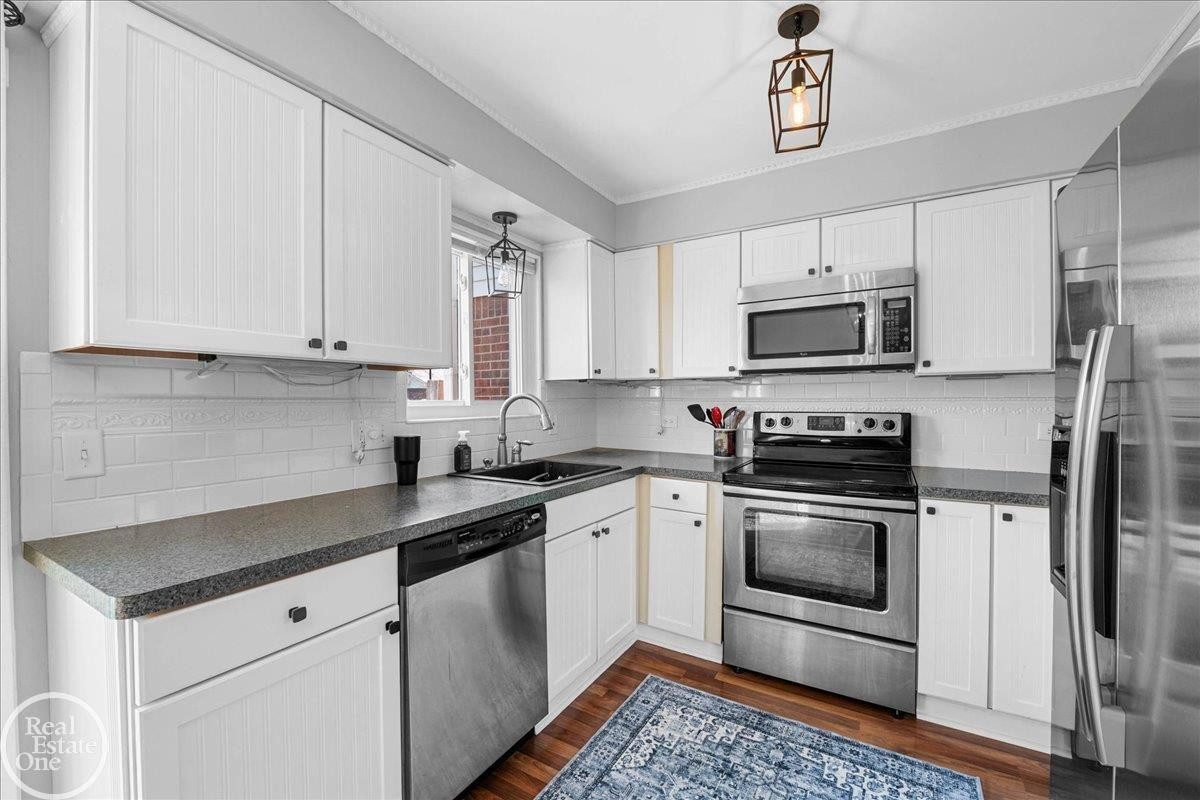 28070 Coleridge Street, MI — Photo 10