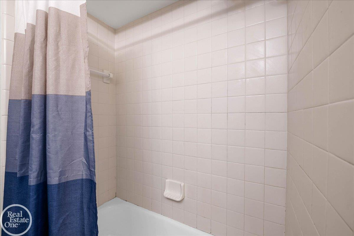 28070 Coleridge Street, MI — Photo 16