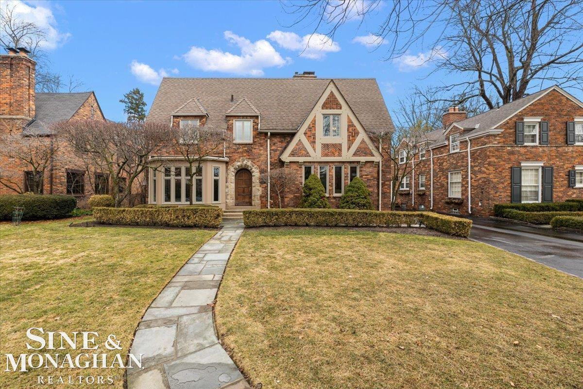 122 Moran Road, Grosse Pointe Farms, MI 48236 — front exterior