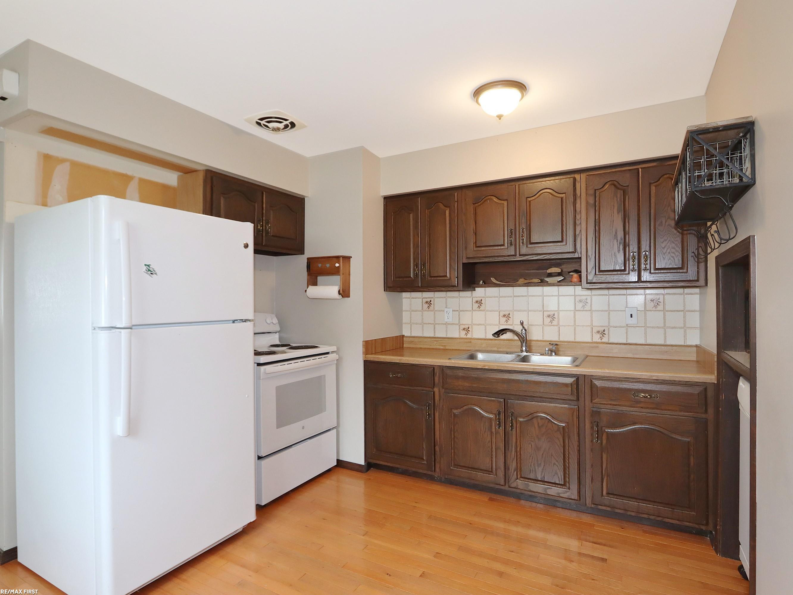 270 Ewell Street, MI 48065 — Photo 12