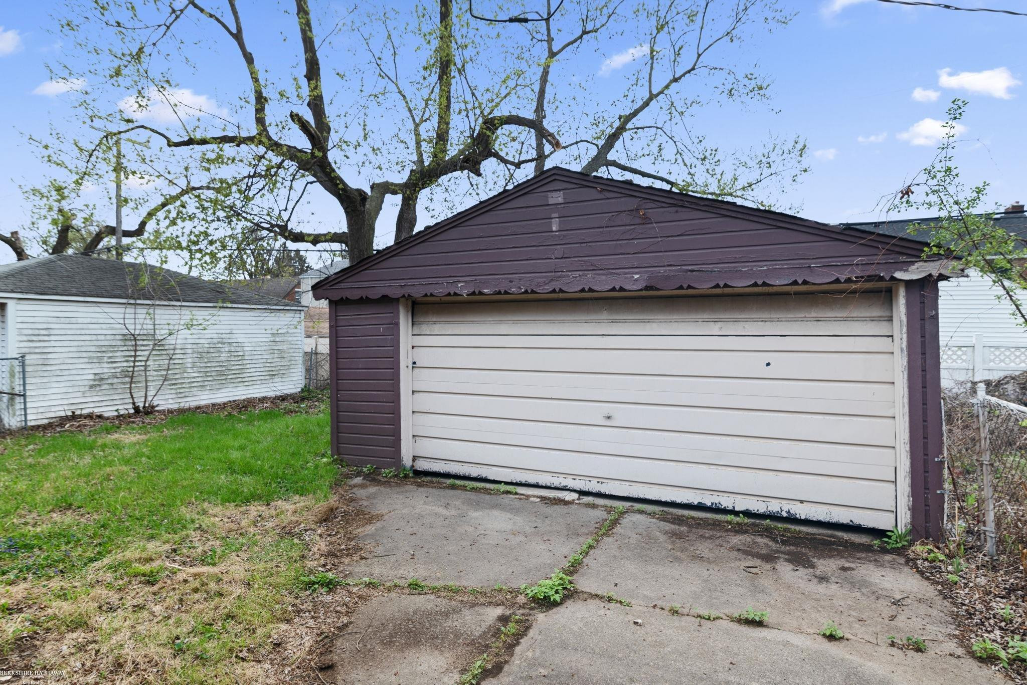 17583 Huntington Road, Detroit, MI 48219 — Photo 25