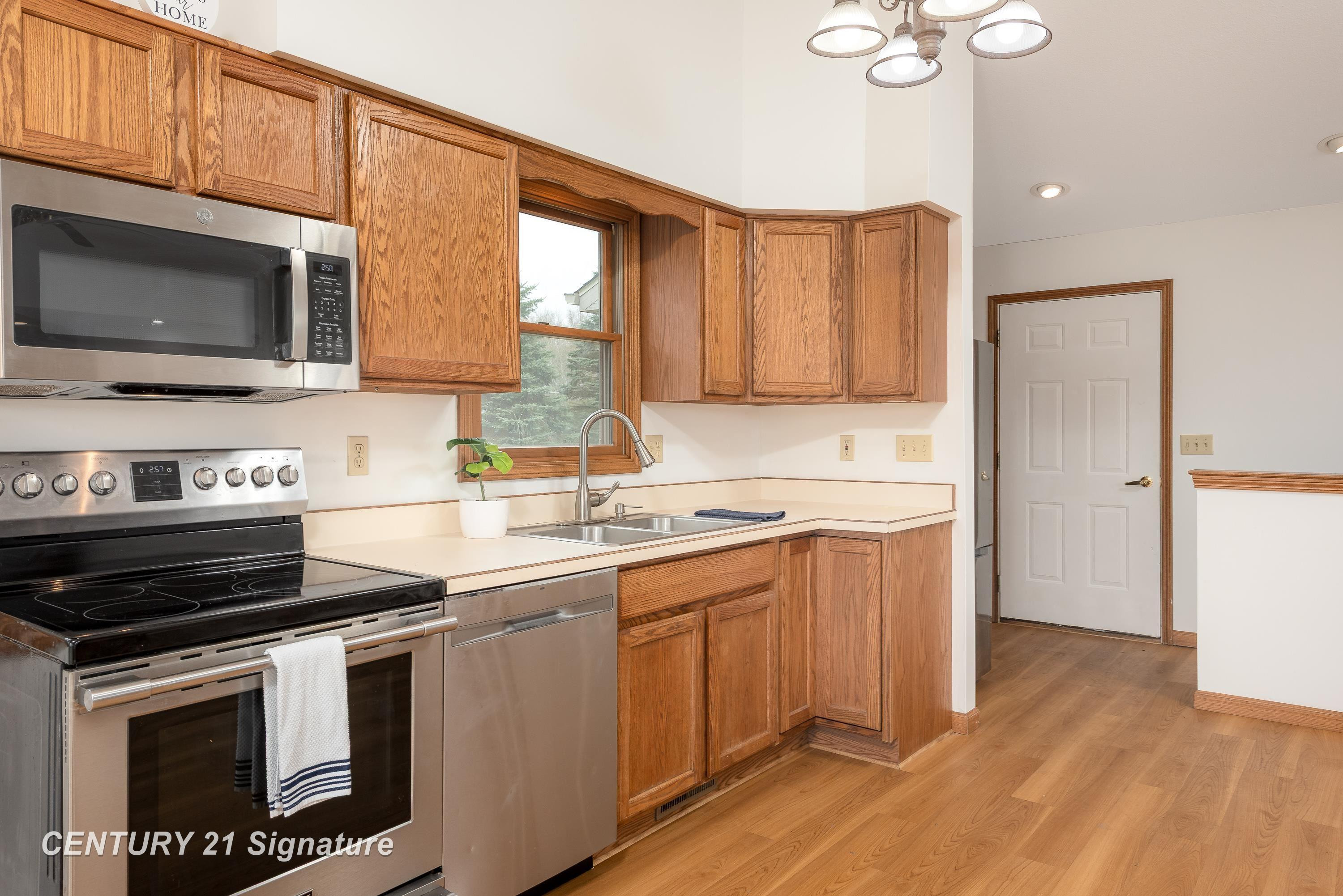 5501 N River Road, Freeland, MI 48623 — Photo 9