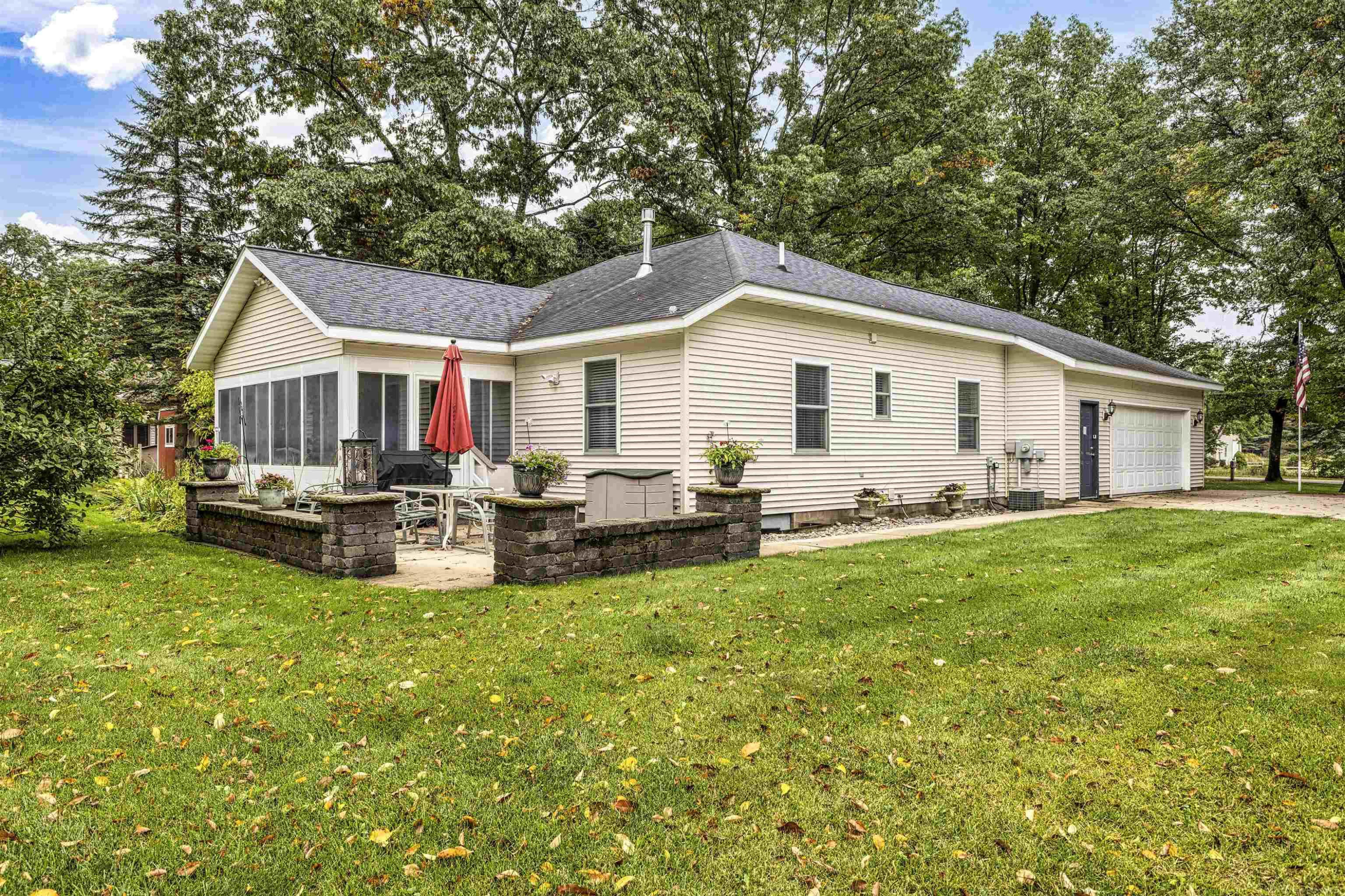 3396 Lansing Road, Roscommon, MI 48653