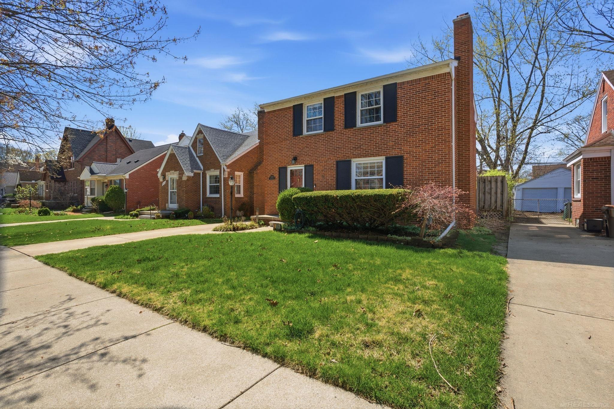2073 Hawthorne Road, Grosse Pointe Woods, MI 48236 — Photo 2