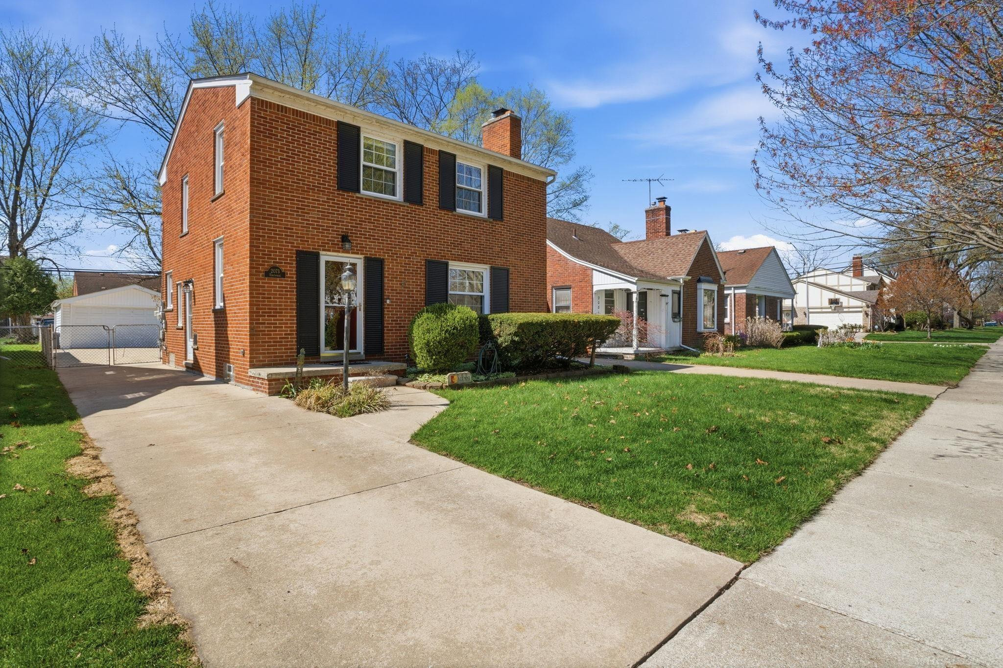 2073 Hawthorne Road, Grosse Pointe Woods, MI 48236 — Photo 3