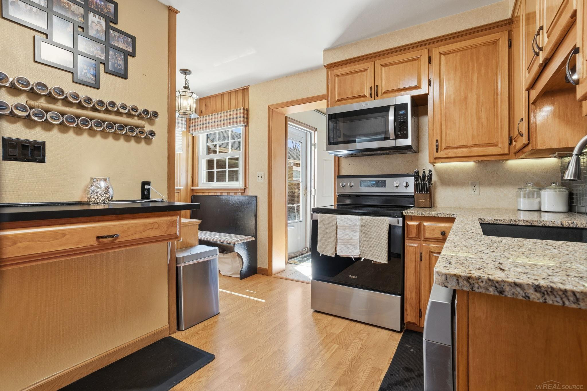 2073 Hawthorne Road, Grosse Pointe Woods, MI 48236 — Photo 9