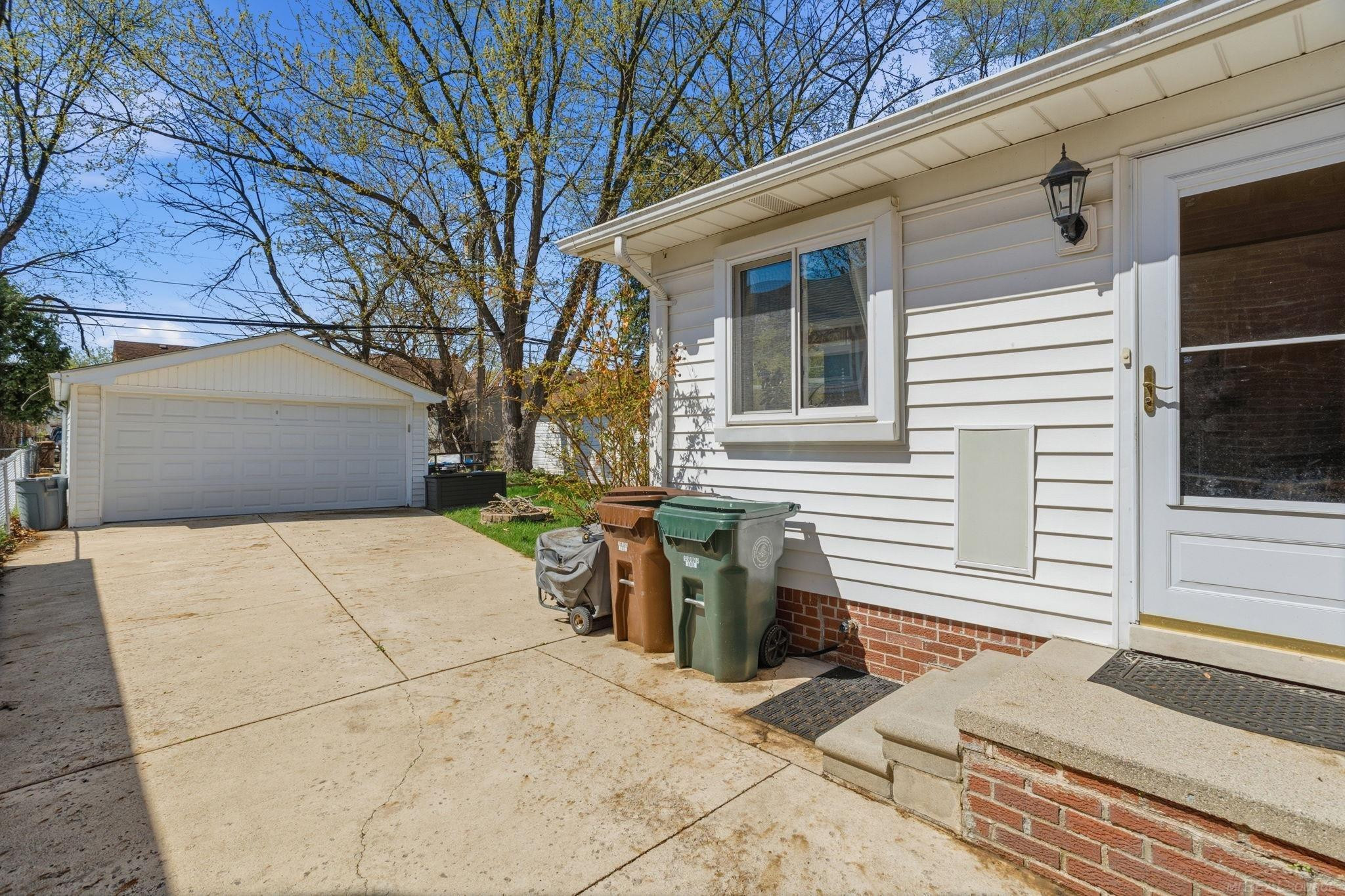 2073 Hawthorne Road, Grosse Pointe Woods, MI 48236 — Photo 26