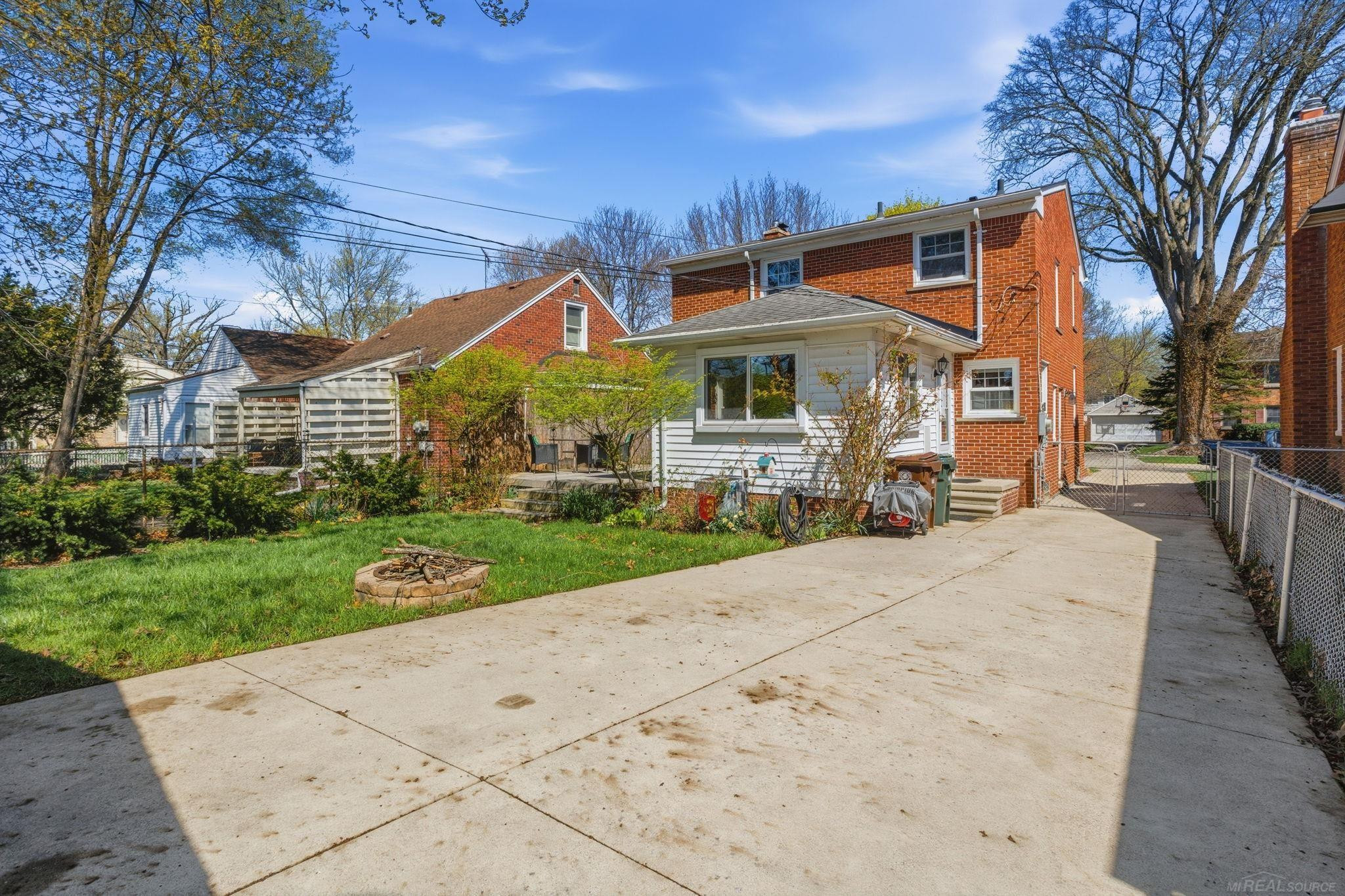 2073 Hawthorne Road, Grosse Pointe Woods, MI 48236 — Photo 29