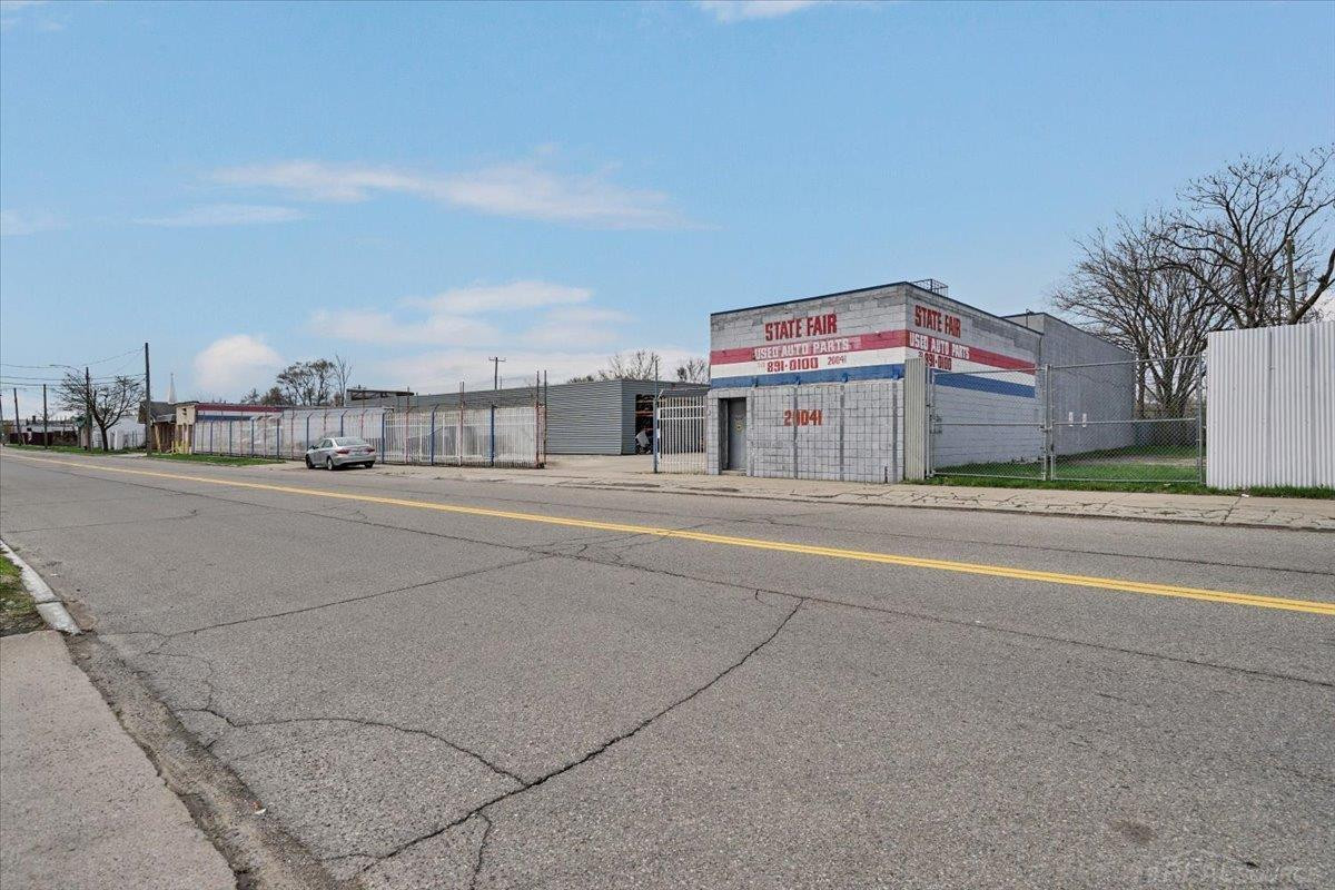 20011 John R Street - Photo 2