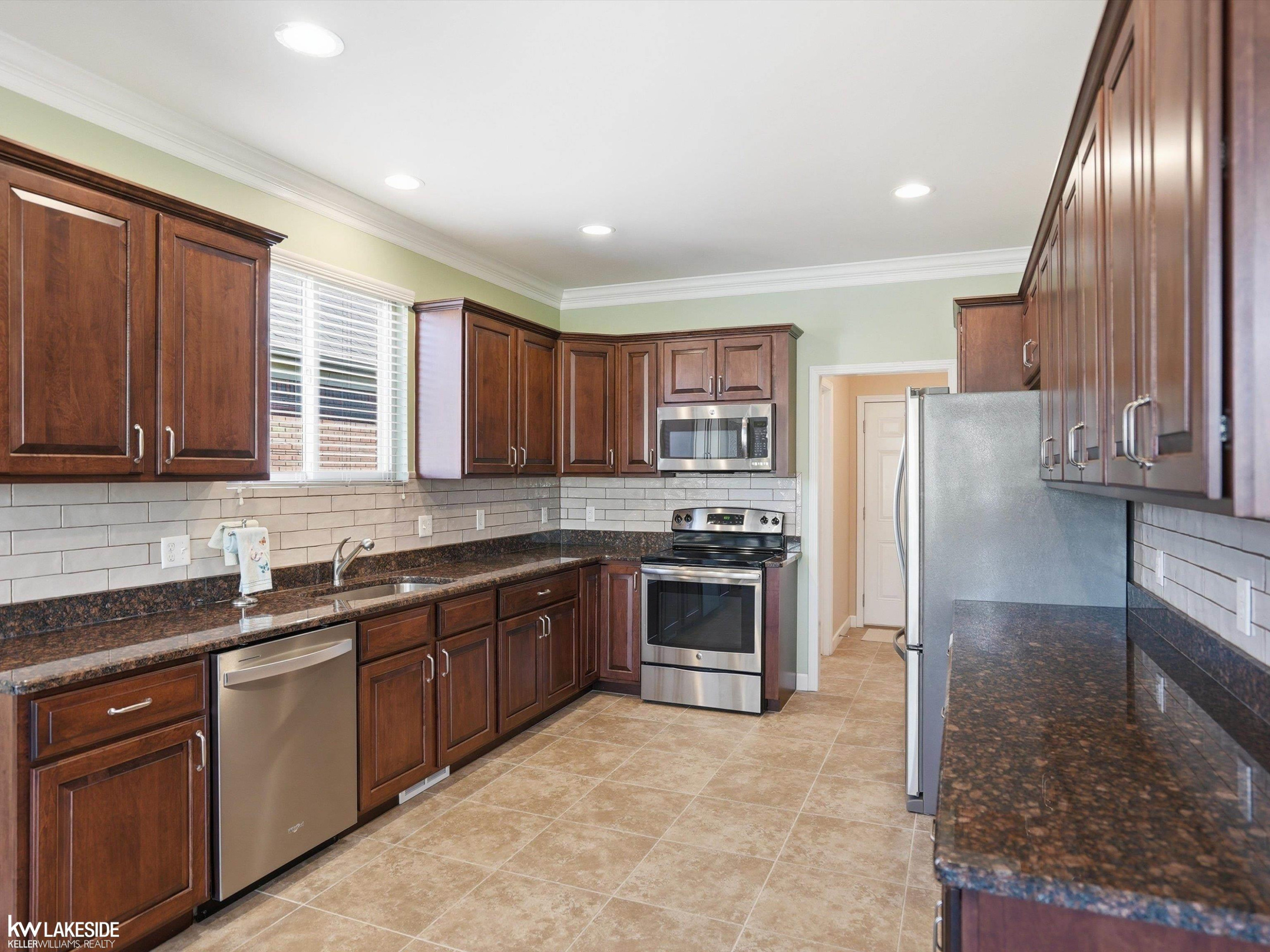 46899 Cynthia Drive, Macomb, MI 48044 — Photo 17